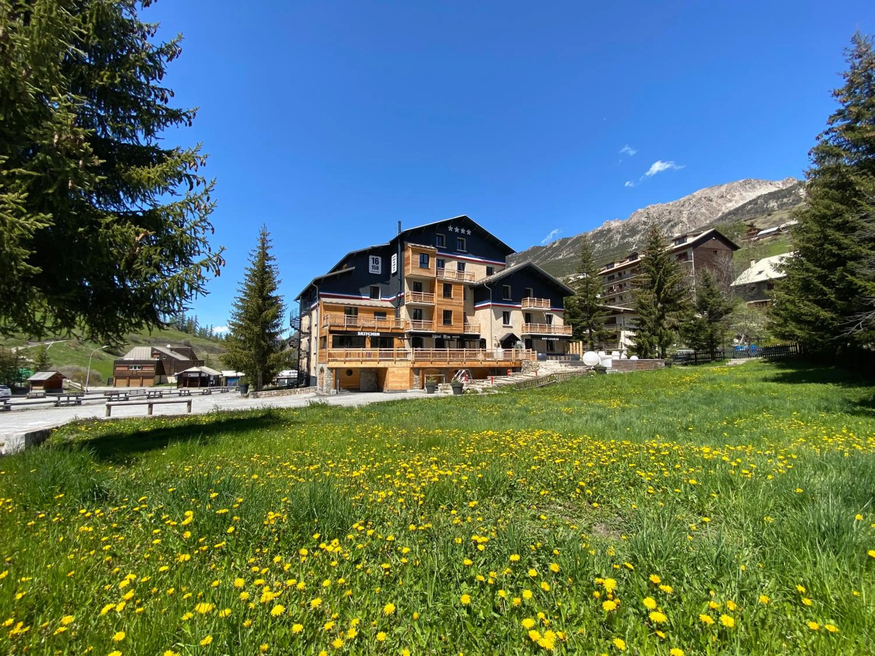 Property building in Hôtel 16 | 150 Montagne & Spa Nuxe