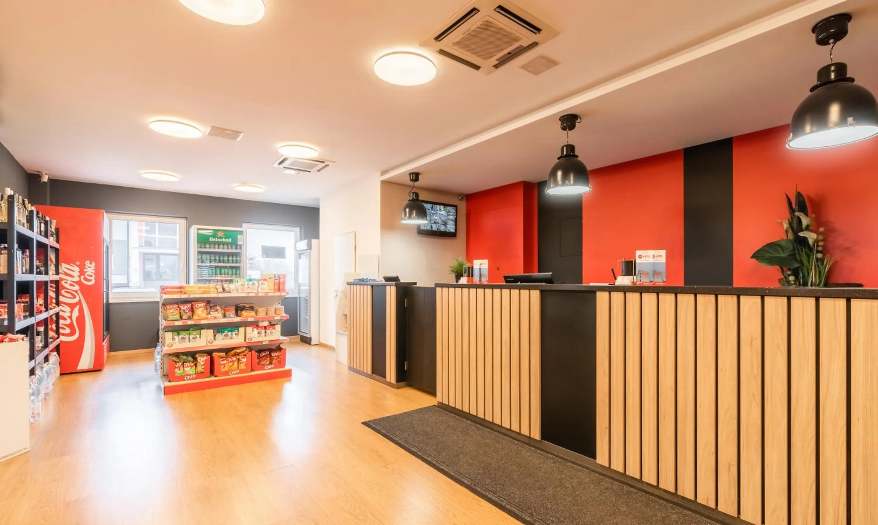 Lobby or reception in 171 Hotel Hegyeshalom