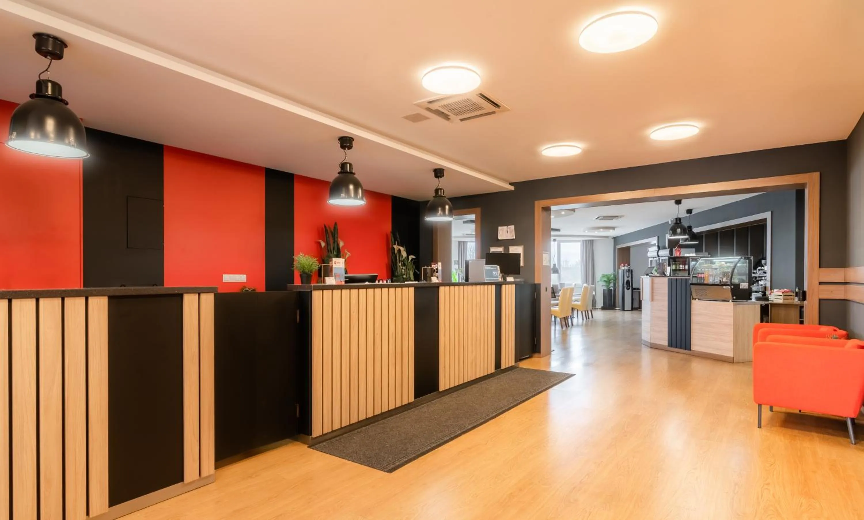 Lobby or reception in 171 Hotel Hegyeshalom