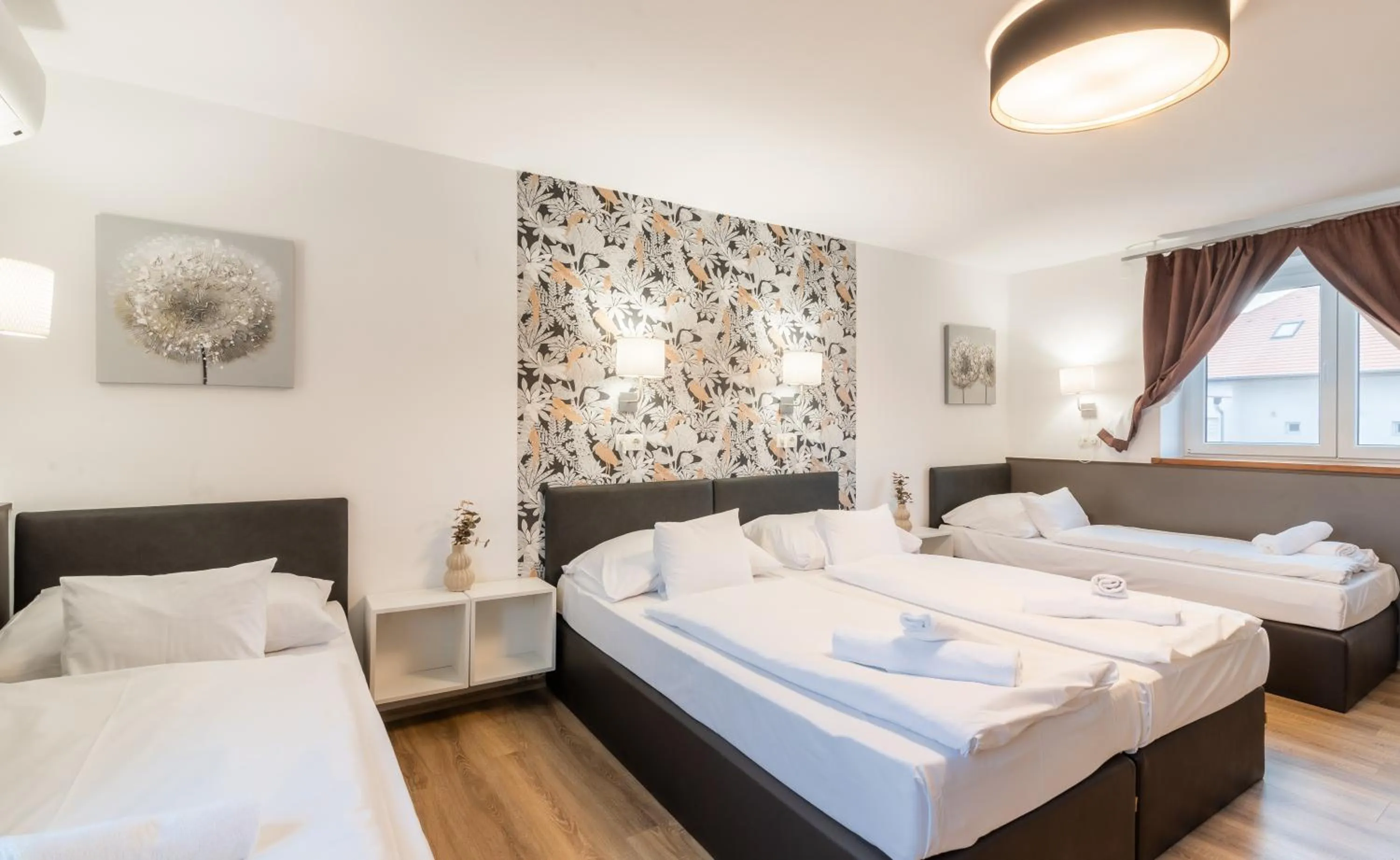 Bathroom, Bed in 171 Hotel Hegyeshalom