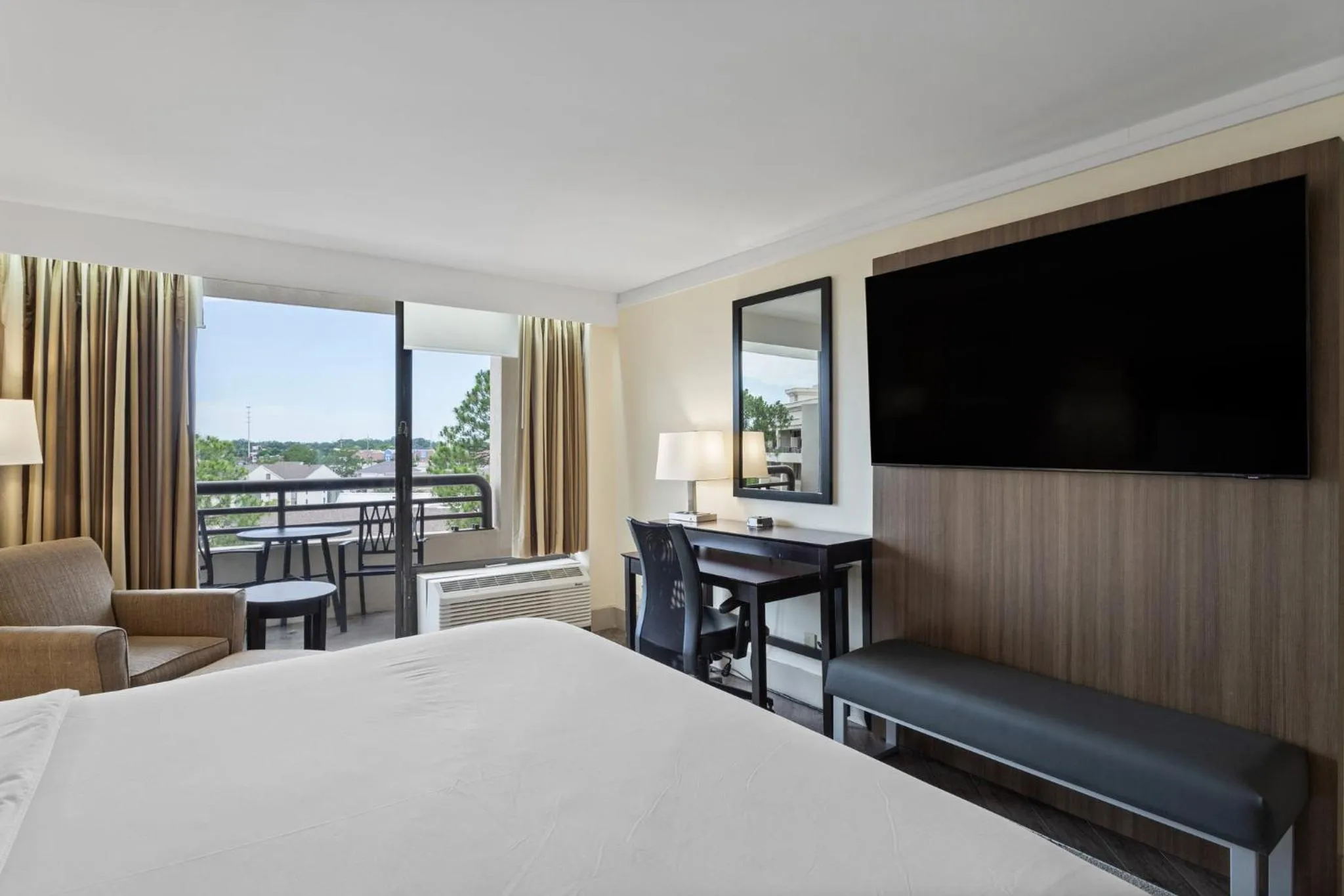 Photo of the whole room, Bed in Crowne Plaza Executive Center Baton Rouge by IHG