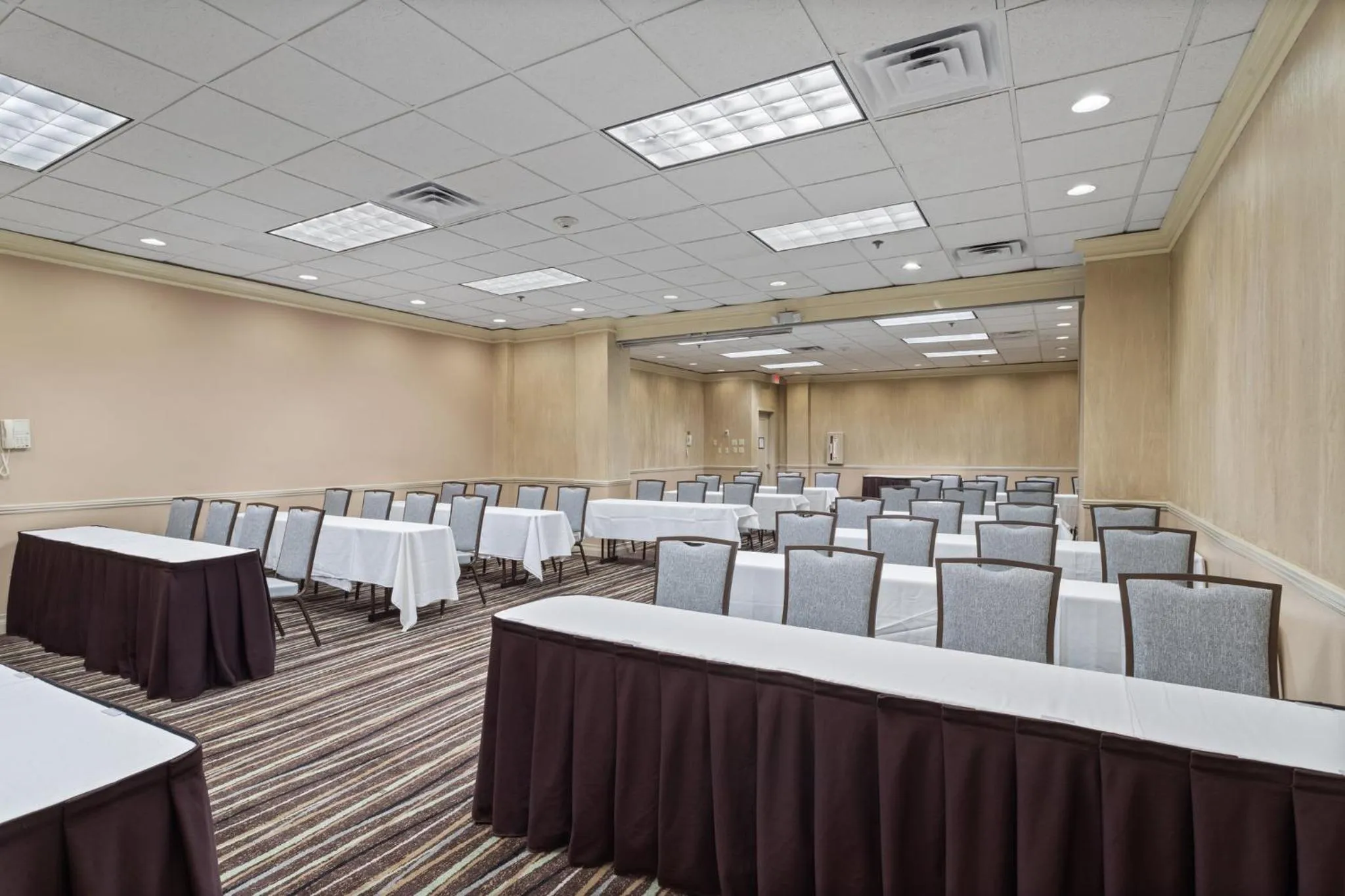 Meeting/conference room in Crowne Plaza Executive Center Baton Rouge by IHG