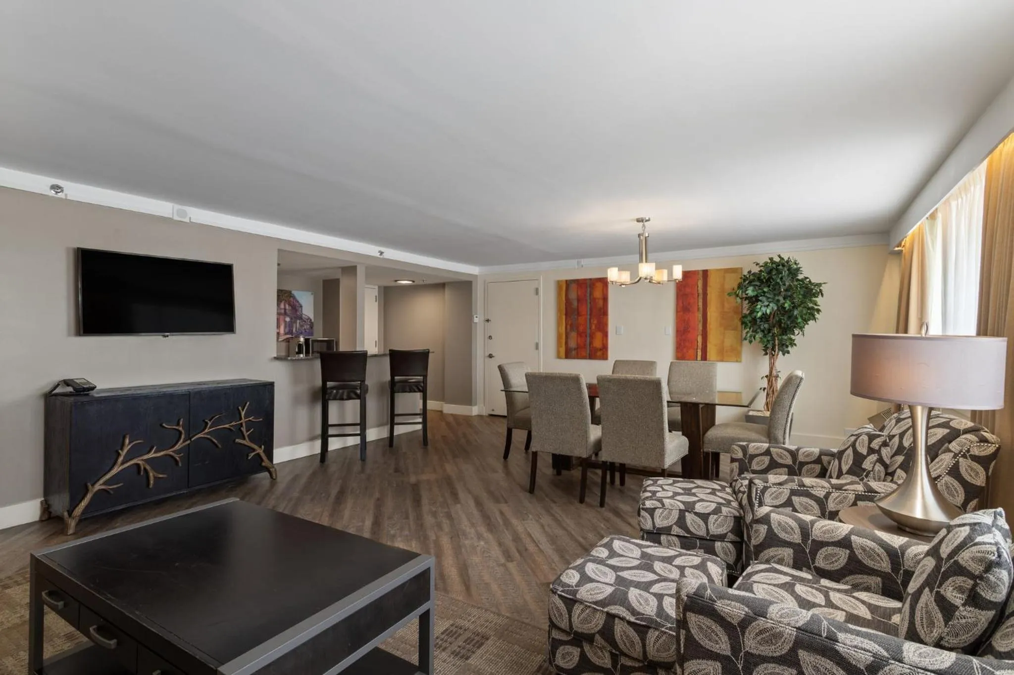 Photo of the whole room in Crowne Plaza Executive Center Baton Rouge by IHG