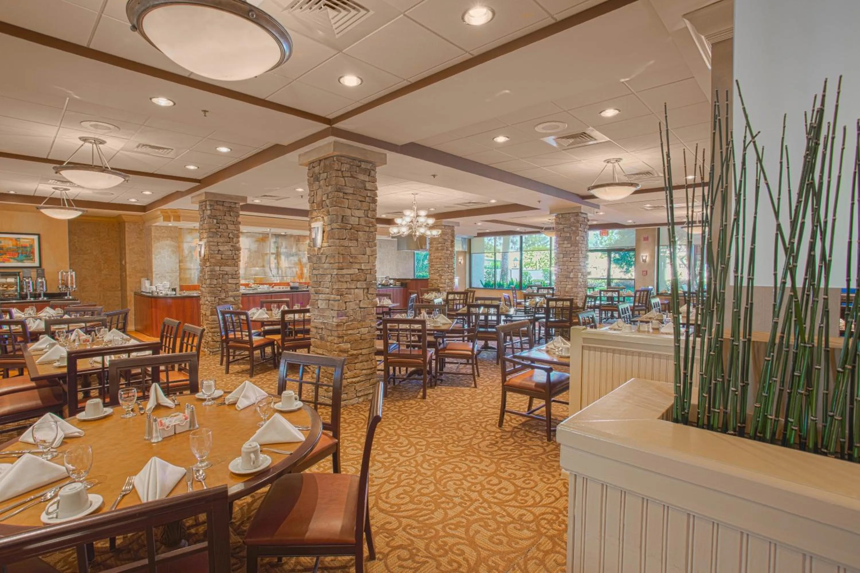 Restaurant/places to eat in Crowne Plaza Executive Center Baton Rouge by IHG