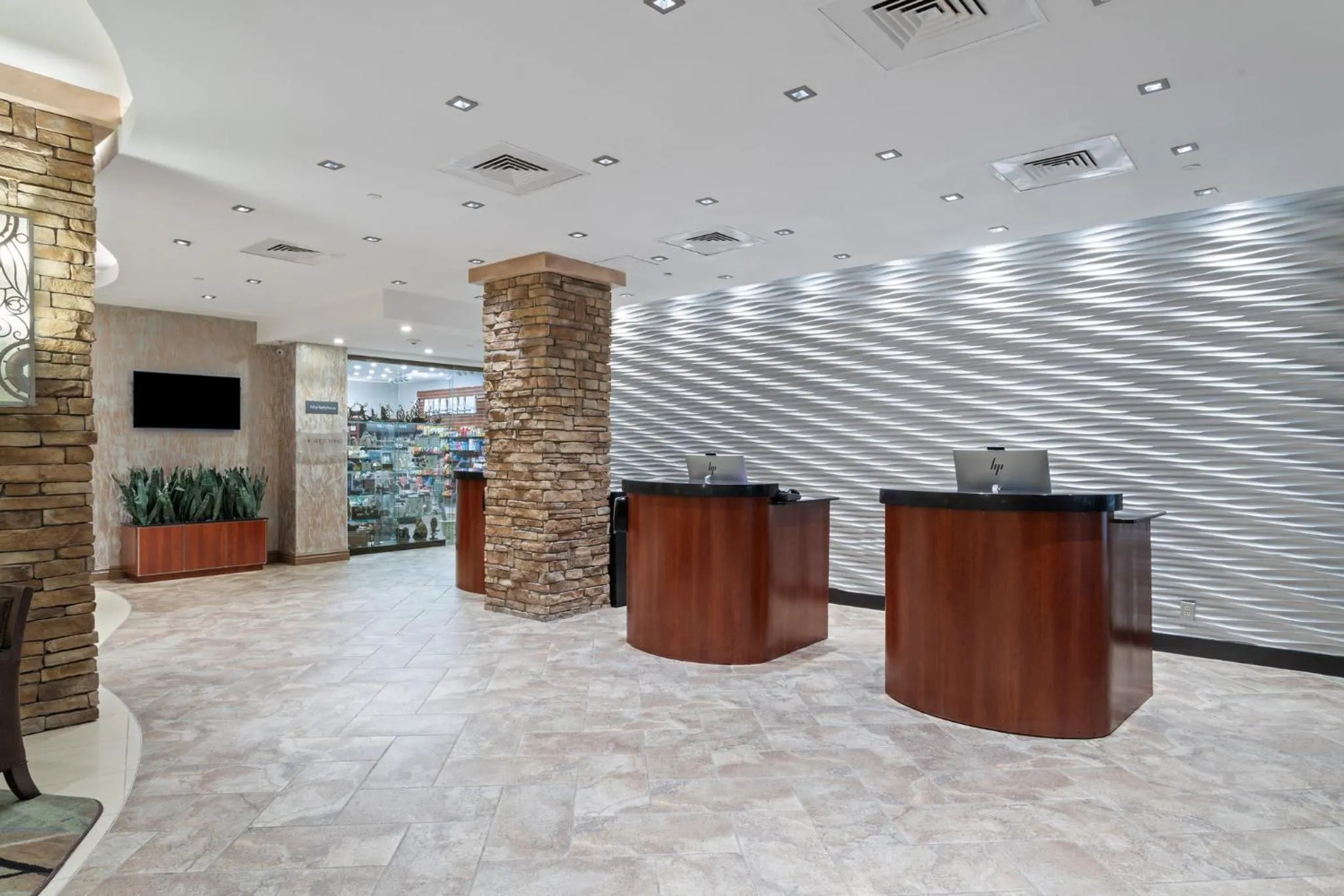 Property building in Crowne Plaza Executive Center Baton Rouge by IHG