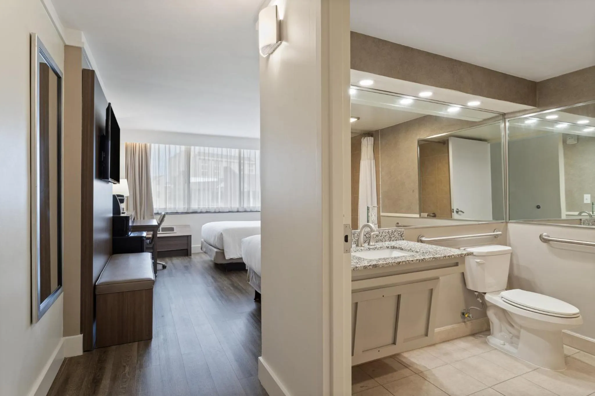 Photo of the whole room in Crowne Plaza Executive Center Baton Rouge by IHG