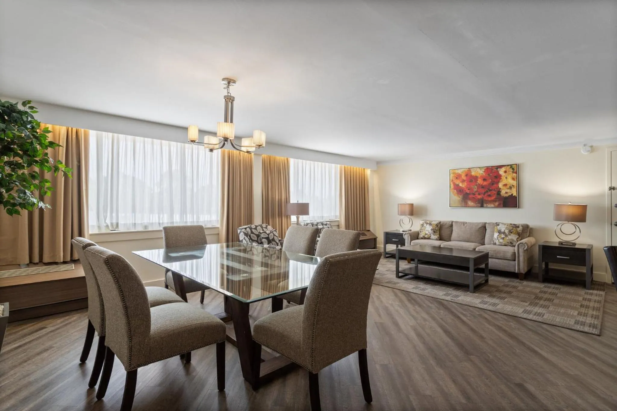 Photo of the whole room in Crowne Plaza Executive Center Baton Rouge by IHG