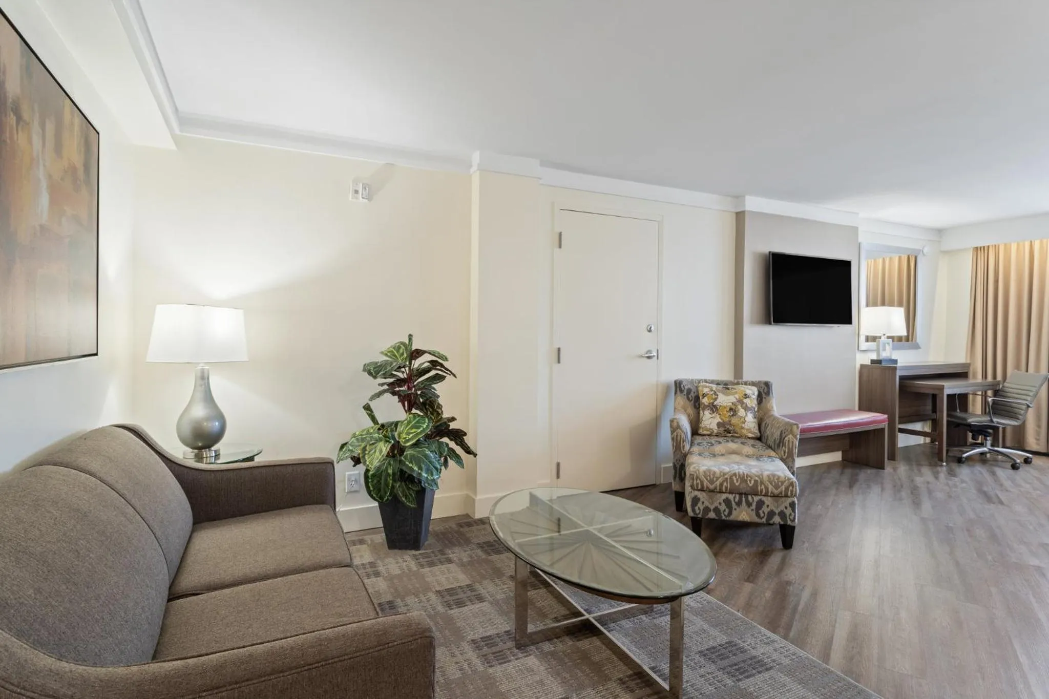 Photo of the whole room in Crowne Plaza Executive Center Baton Rouge by IHG