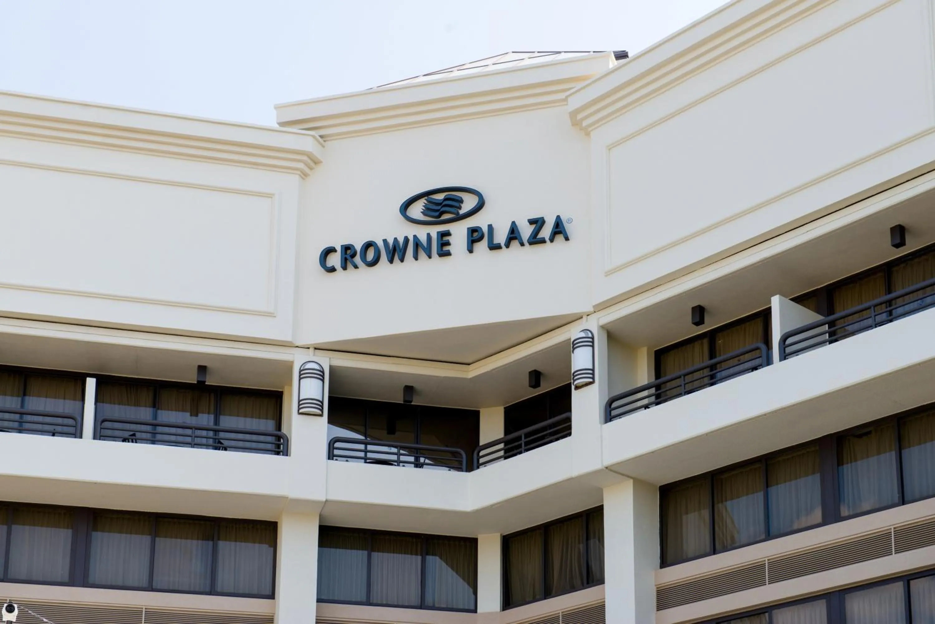 Property building in Crowne Plaza Executive Center Baton Rouge by IHG