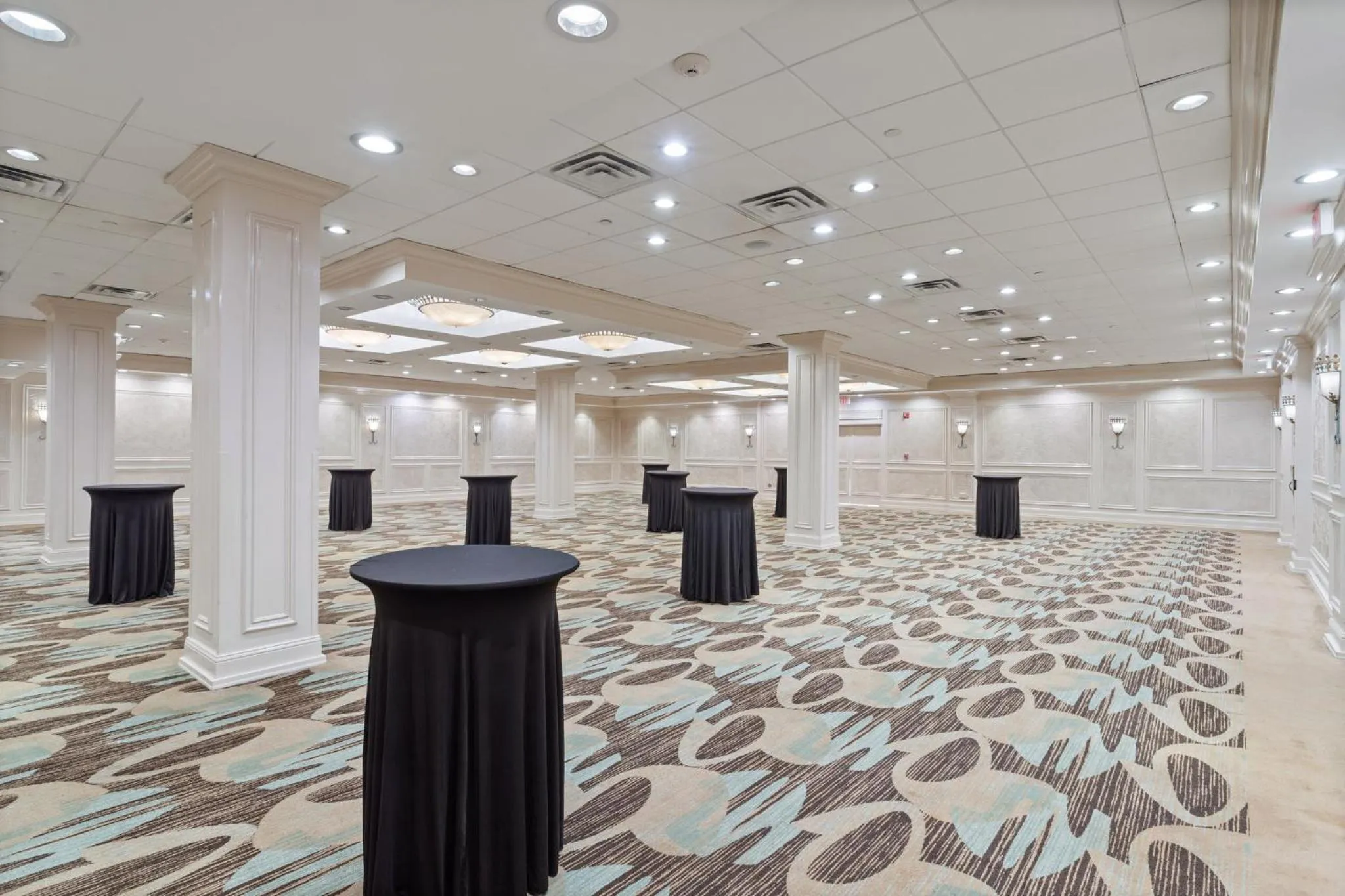 Meeting/conference room in Crowne Plaza Executive Center Baton Rouge by IHG