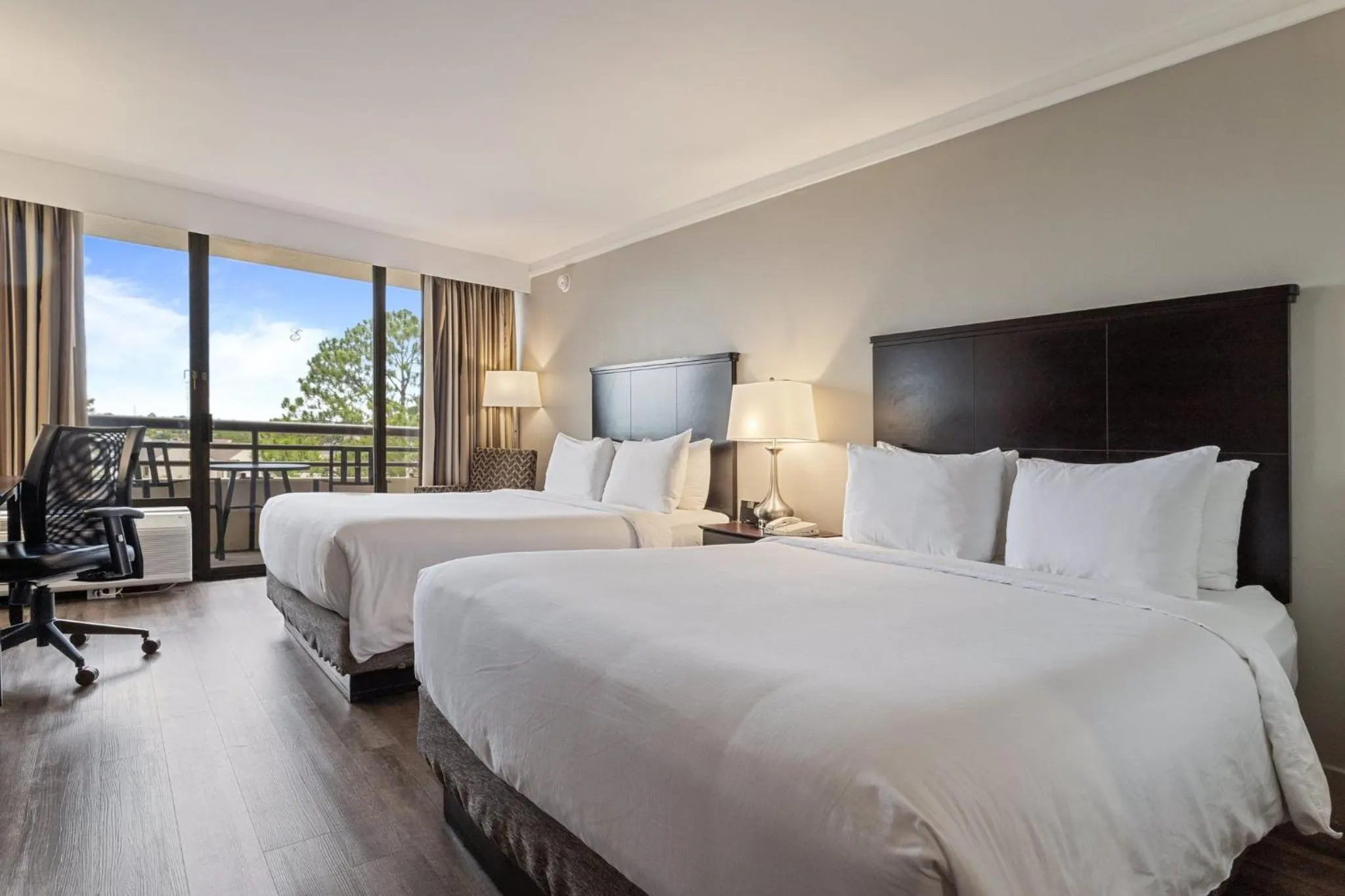 Photo of the whole room, Bed in Crowne Plaza Executive Center Baton Rouge by IHG