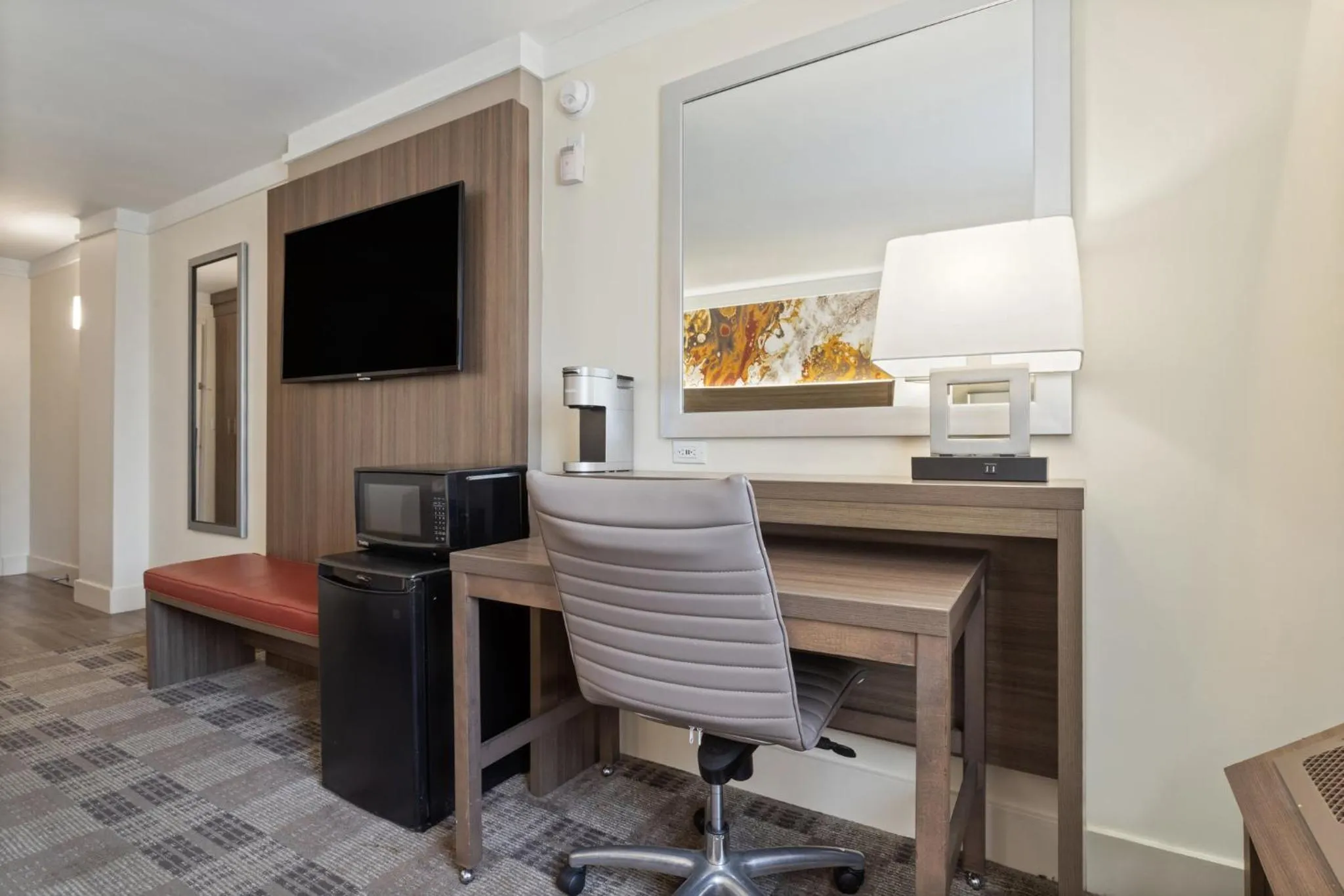 Photo of the whole room in Crowne Plaza Executive Center Baton Rouge by IHG