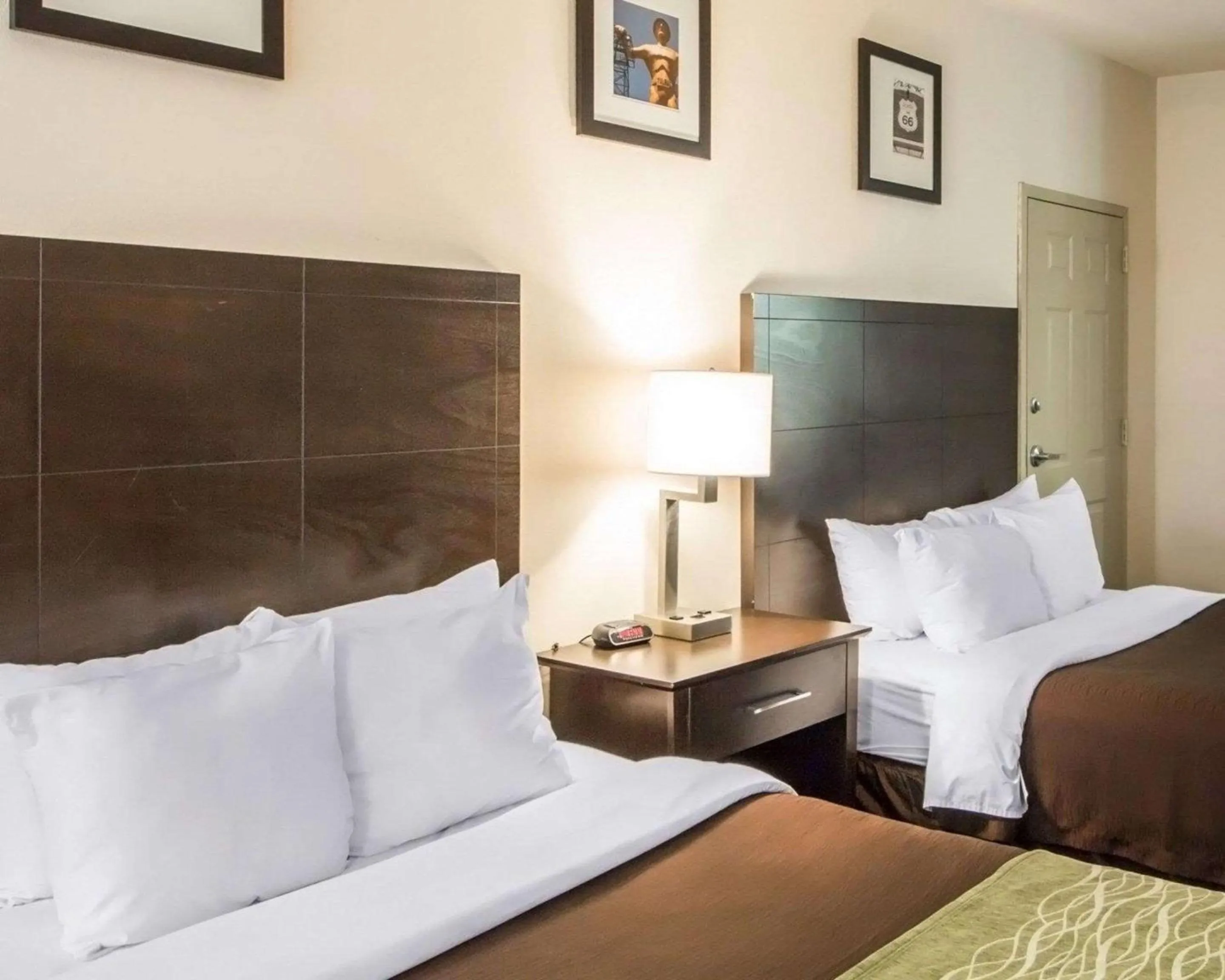 Bedroom, Bed in Quality Inn Tulsa-Downtown West