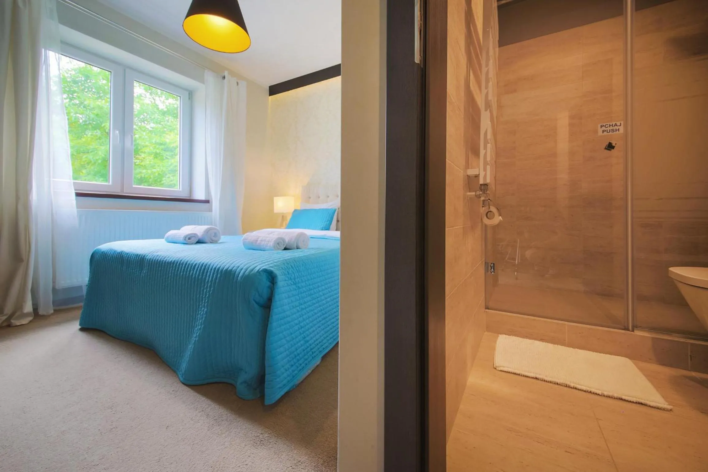 Bathroom, Bed in B&M Guesthouse