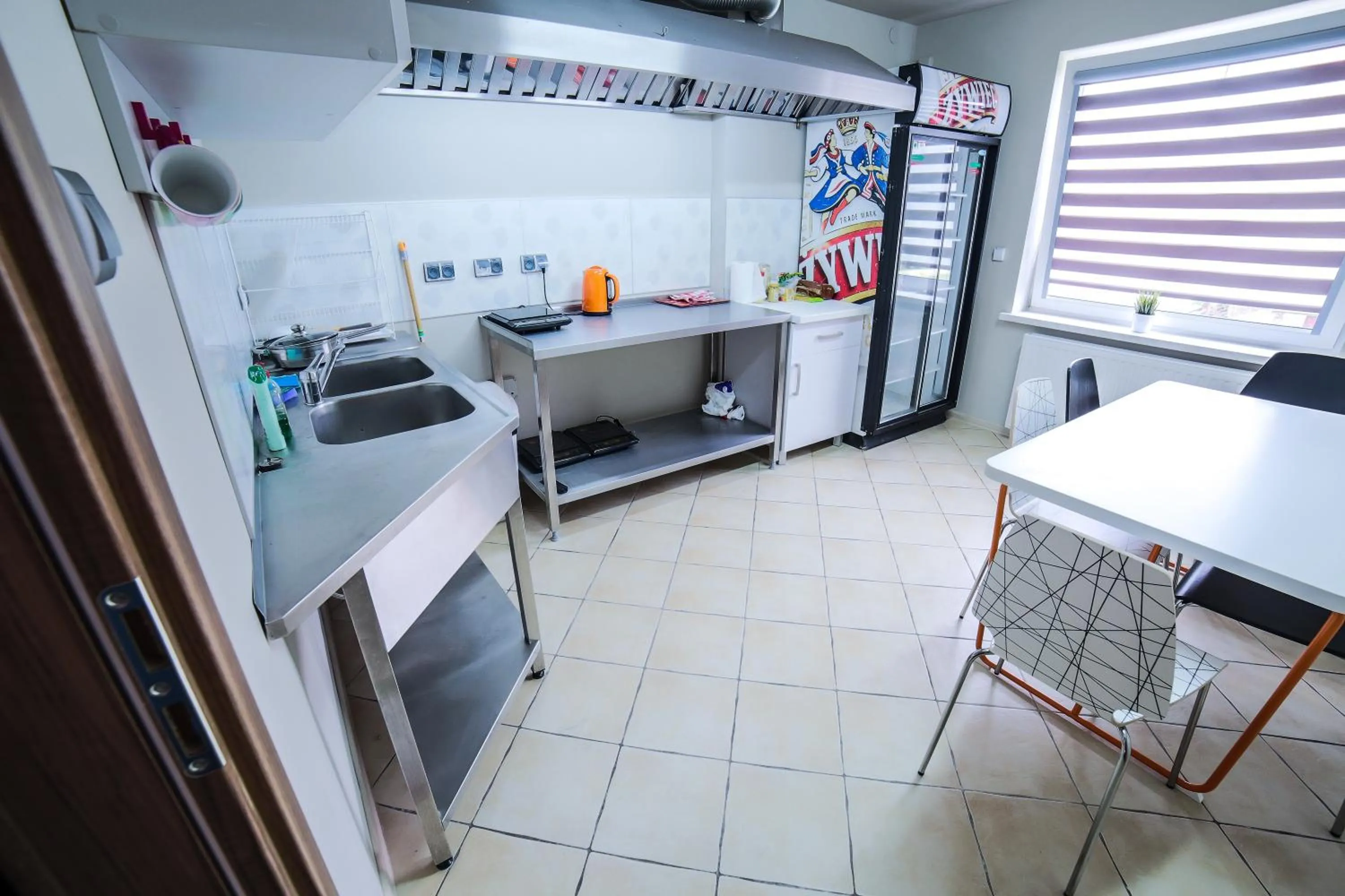 Communal kitchen in B&M Guesthouse