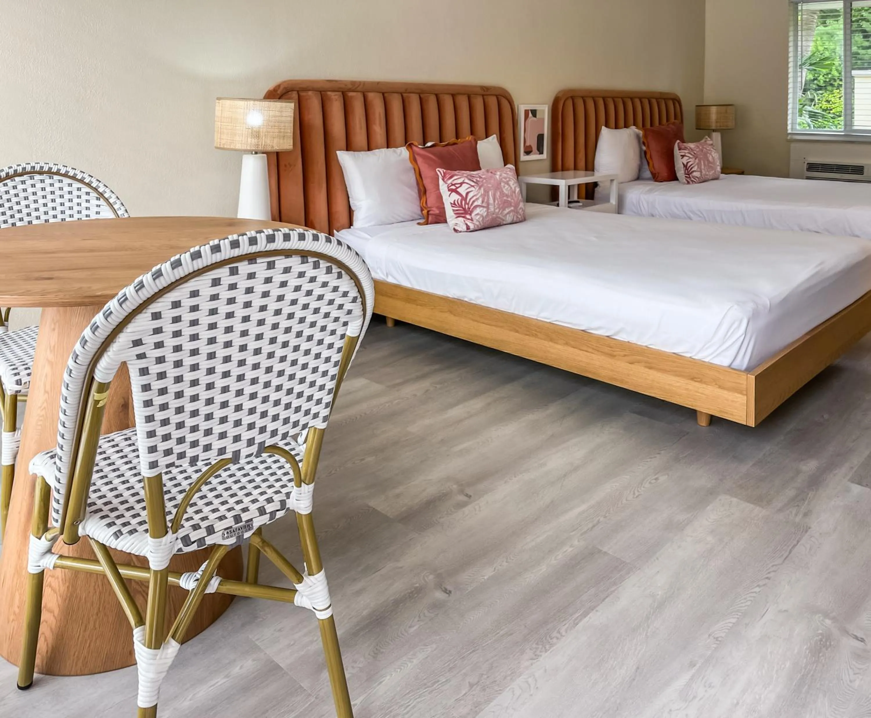 Photo of the whole room, Bed in Ocean Lodge