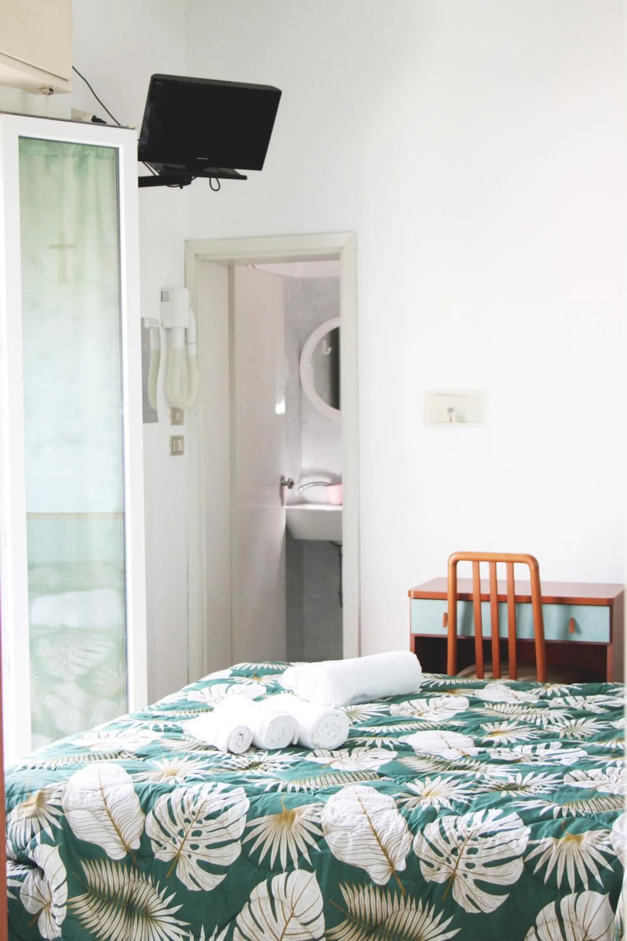 Bed in Hotel Diamante COLAZIONE XL PARCHEGGIO GRATIS A 5 CHILOMETRI DA RIMINI FIERA