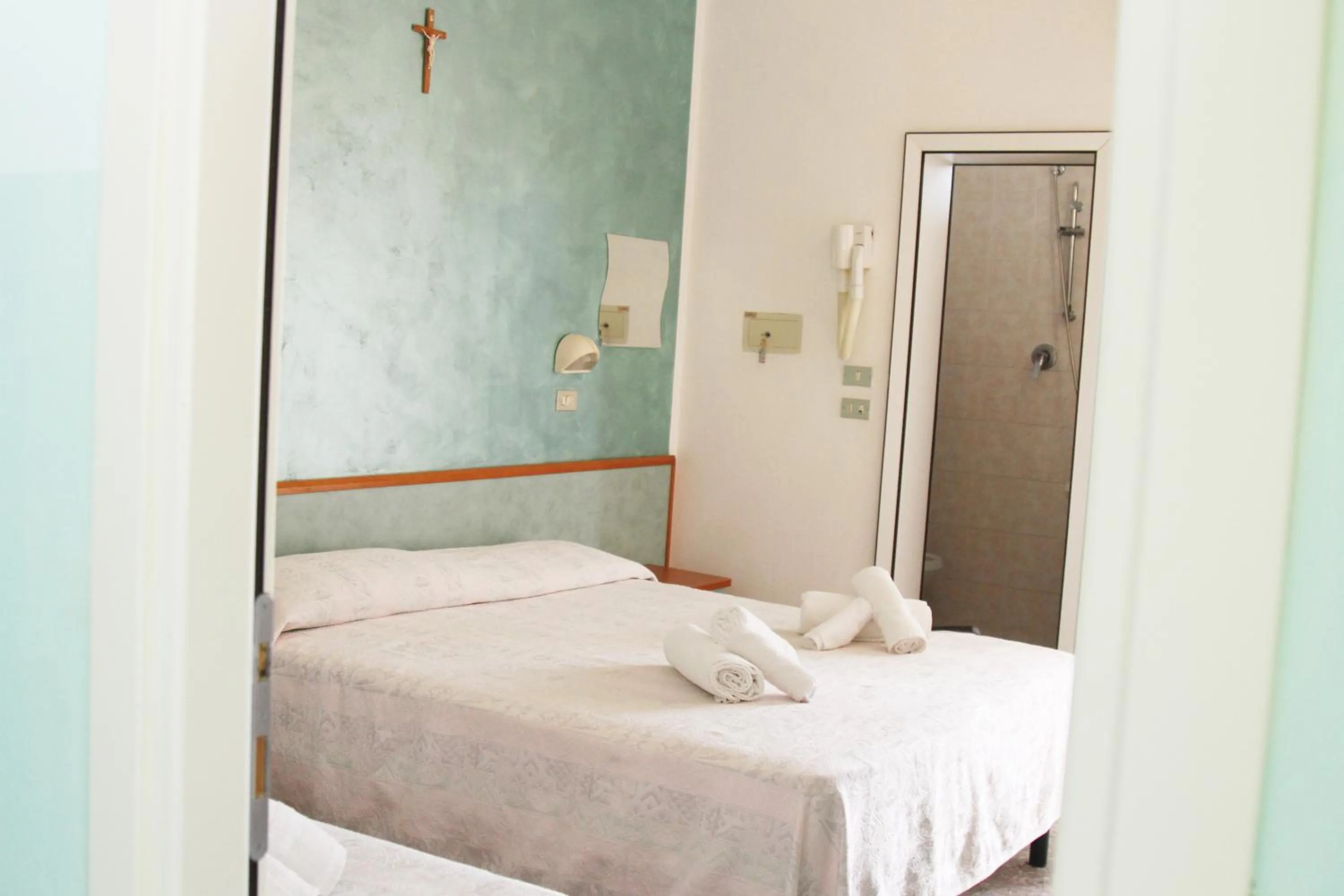 Bed in Hotel Diamante COLAZIONE XL PARCHEGGIO GRATIS A 5 CHILOMETRI DA RIMINI FIERA