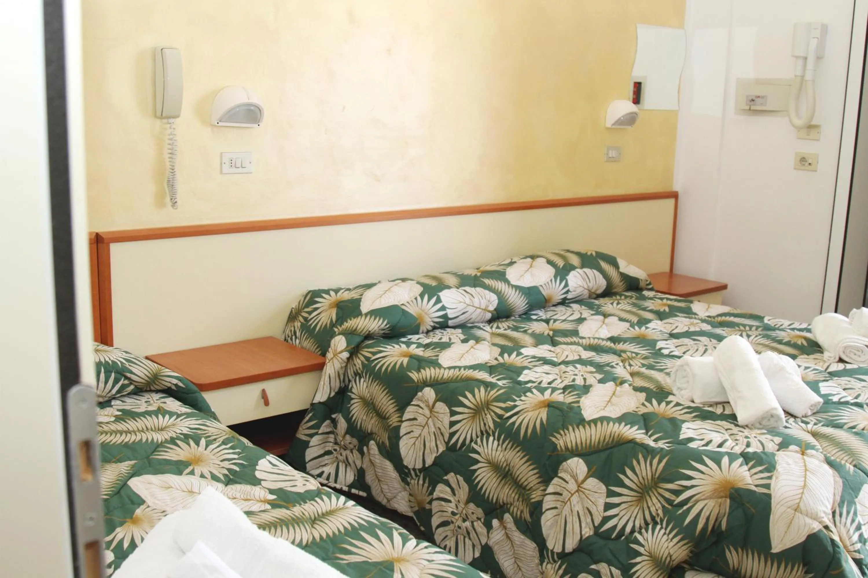 Bed in Hotel Diamante COLAZIONE XL PARCHEGGIO GRATIS A 5 CHILOMETRI DA RIMINI FIERA