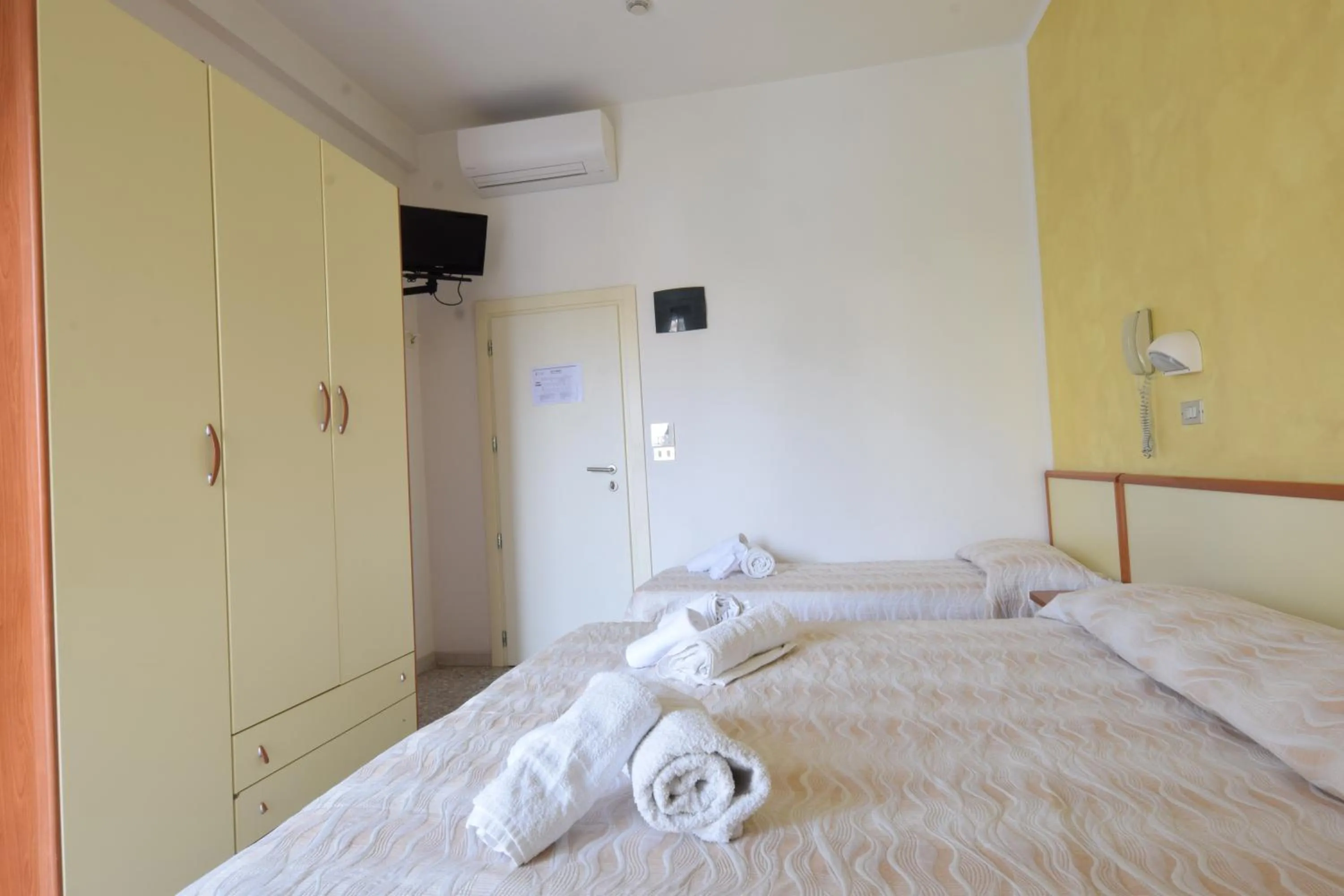 Bed in Hotel Diamante COLAZIONE XL PARCHEGGIO GRATIS A 5 CHILOMETRI DA RIMINI FIERA