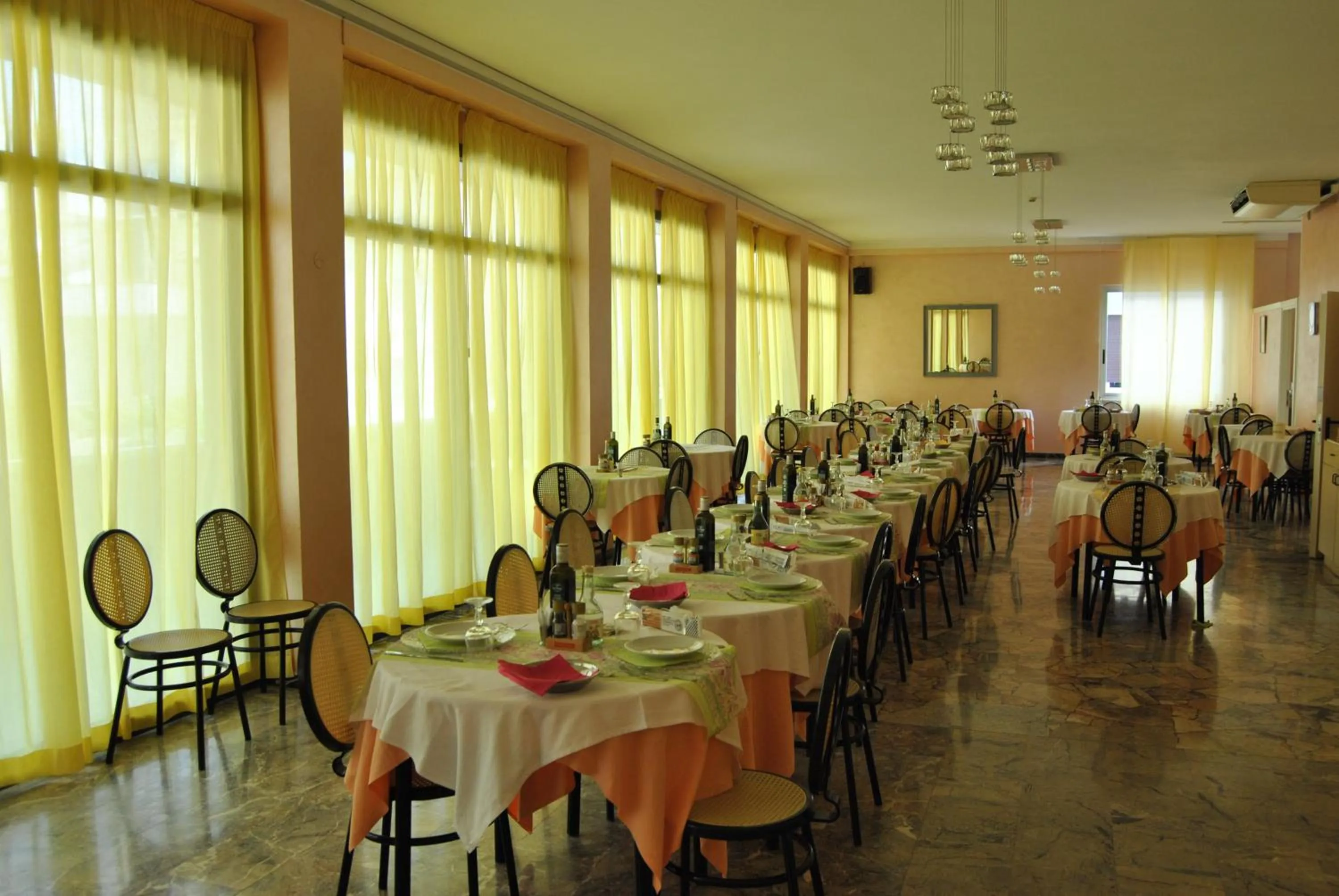 Hotel Diamante COLAZIONE XL PARCHEGGIO GRATIS A 5 CHILOMETRI DA RIMINI FIERA