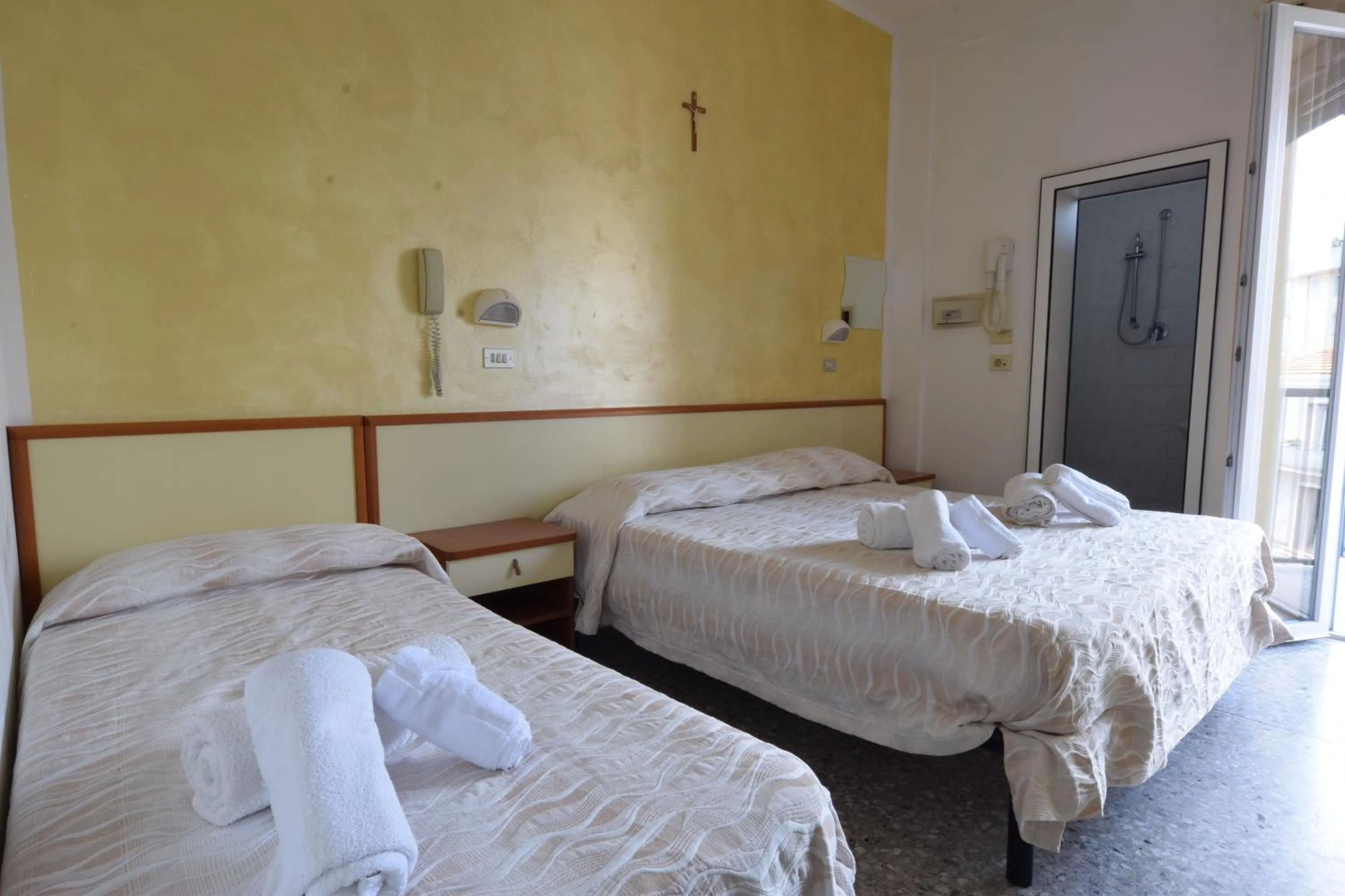 Bed in Hotel Diamante COLAZIONE XL PARCHEGGIO GRATIS A 5 CHILOMETRI DA RIMINI FIERA