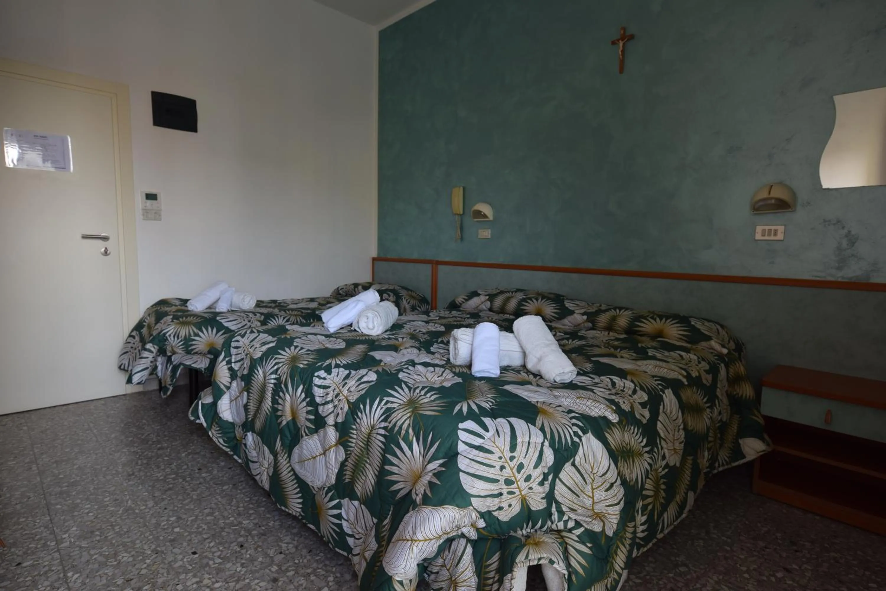 Bed in Hotel Diamante COLAZIONE XL PARCHEGGIO GRATIS A 5 CHILOMETRI DA RIMINI FIERA