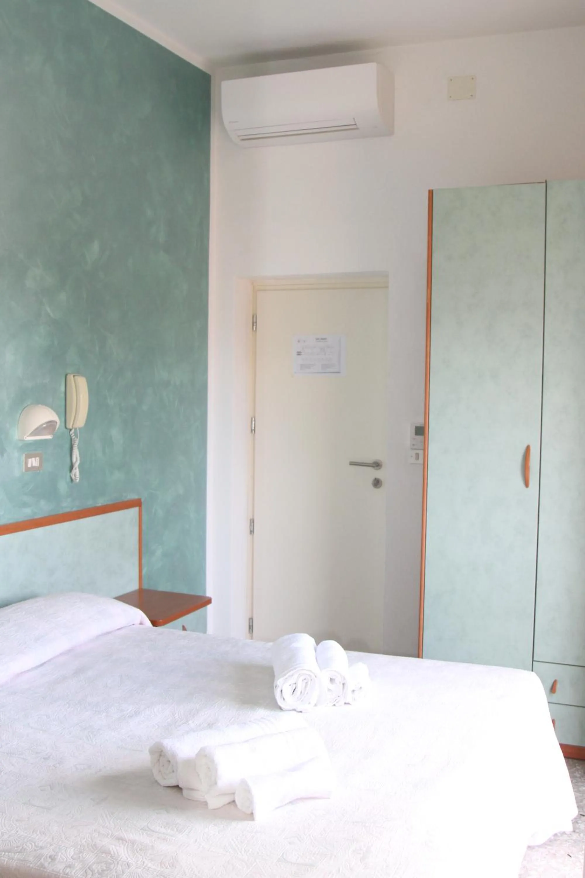 Bed in Hotel Diamante COLAZIONE XL PARCHEGGIO GRATIS A 5 CHILOMETRI DA RIMINI FIERA