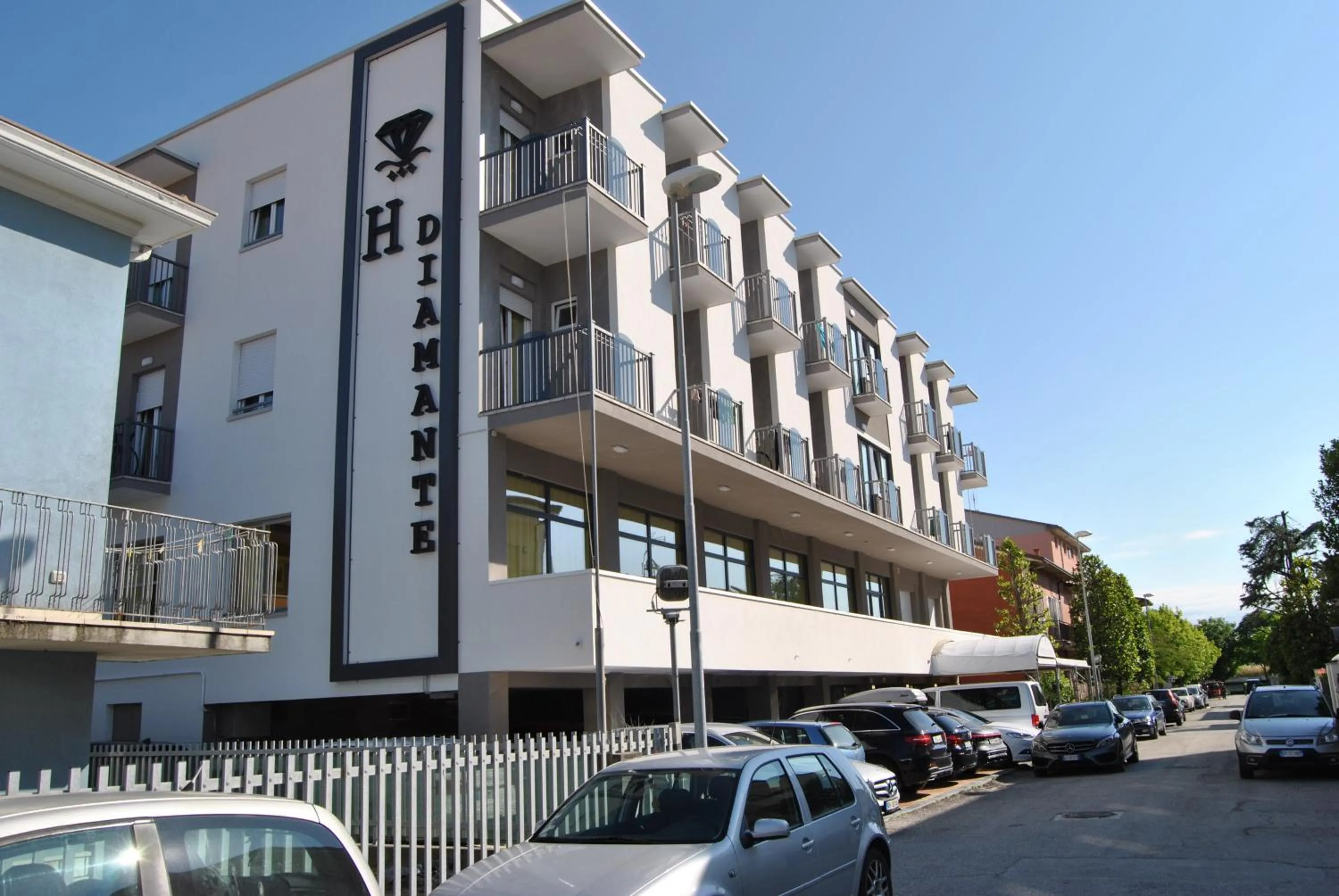 Property building in Hotel Diamante COLAZIONE XL PARCHEGGIO GRATIS A 5 CHILOMETRI DA RIMINI FIERA