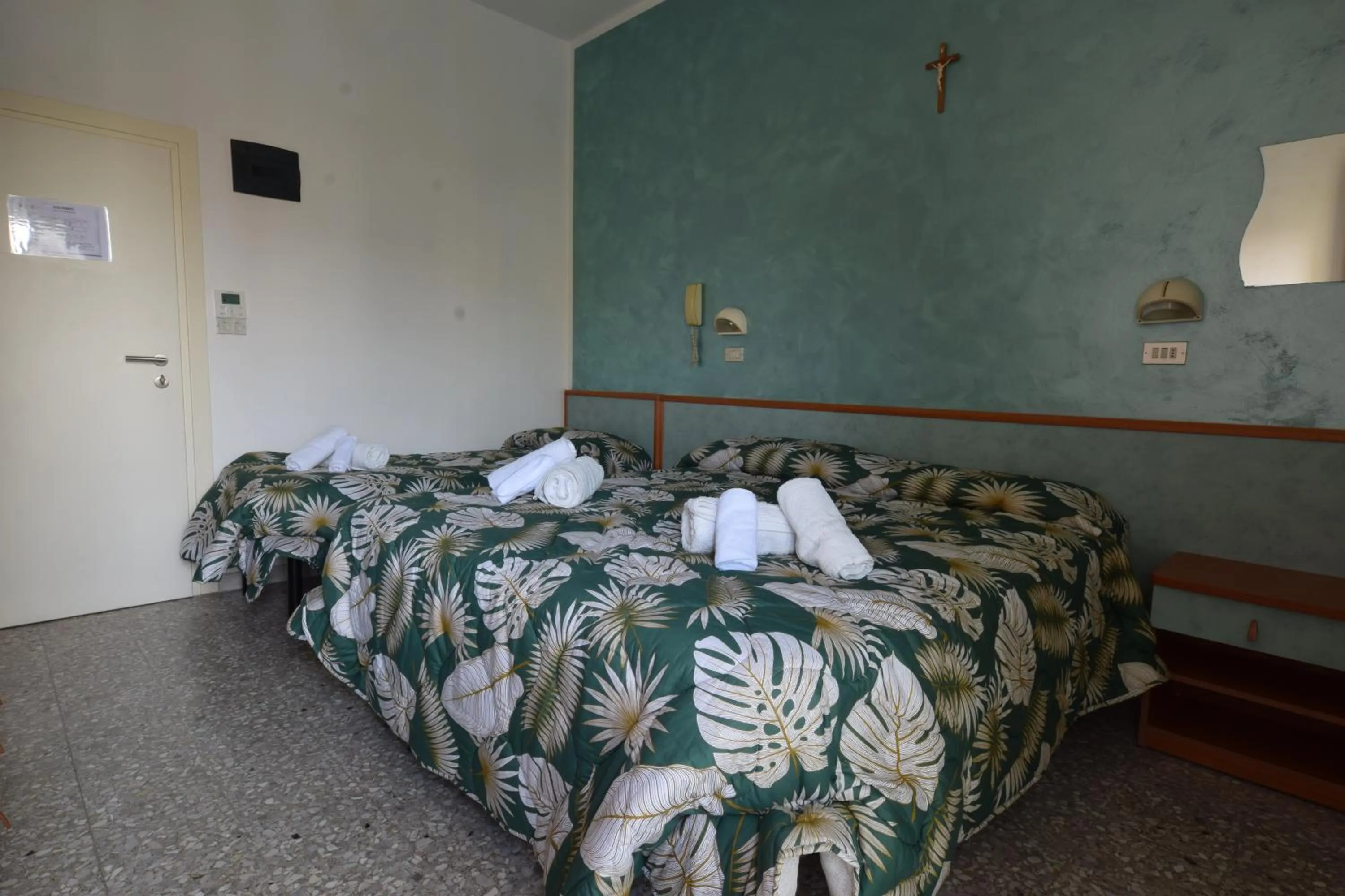 Bed in Hotel Diamante COLAZIONE XL PARCHEGGIO GRATIS A 5 CHILOMETRI DA RIMINI FIERA