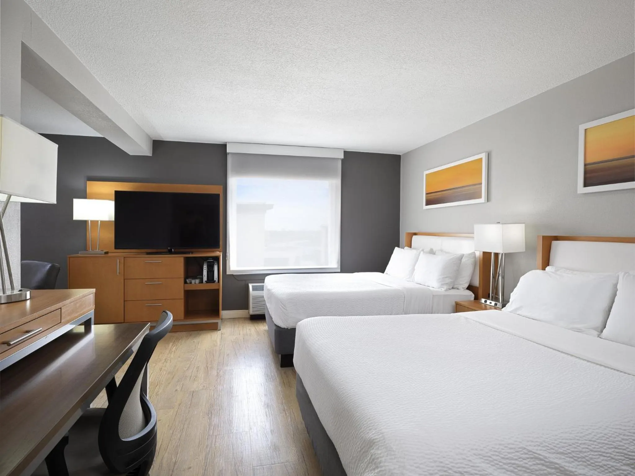 Photo of the whole room, Bed in Holiday Inn St Louis SW - Route 66 by IHG