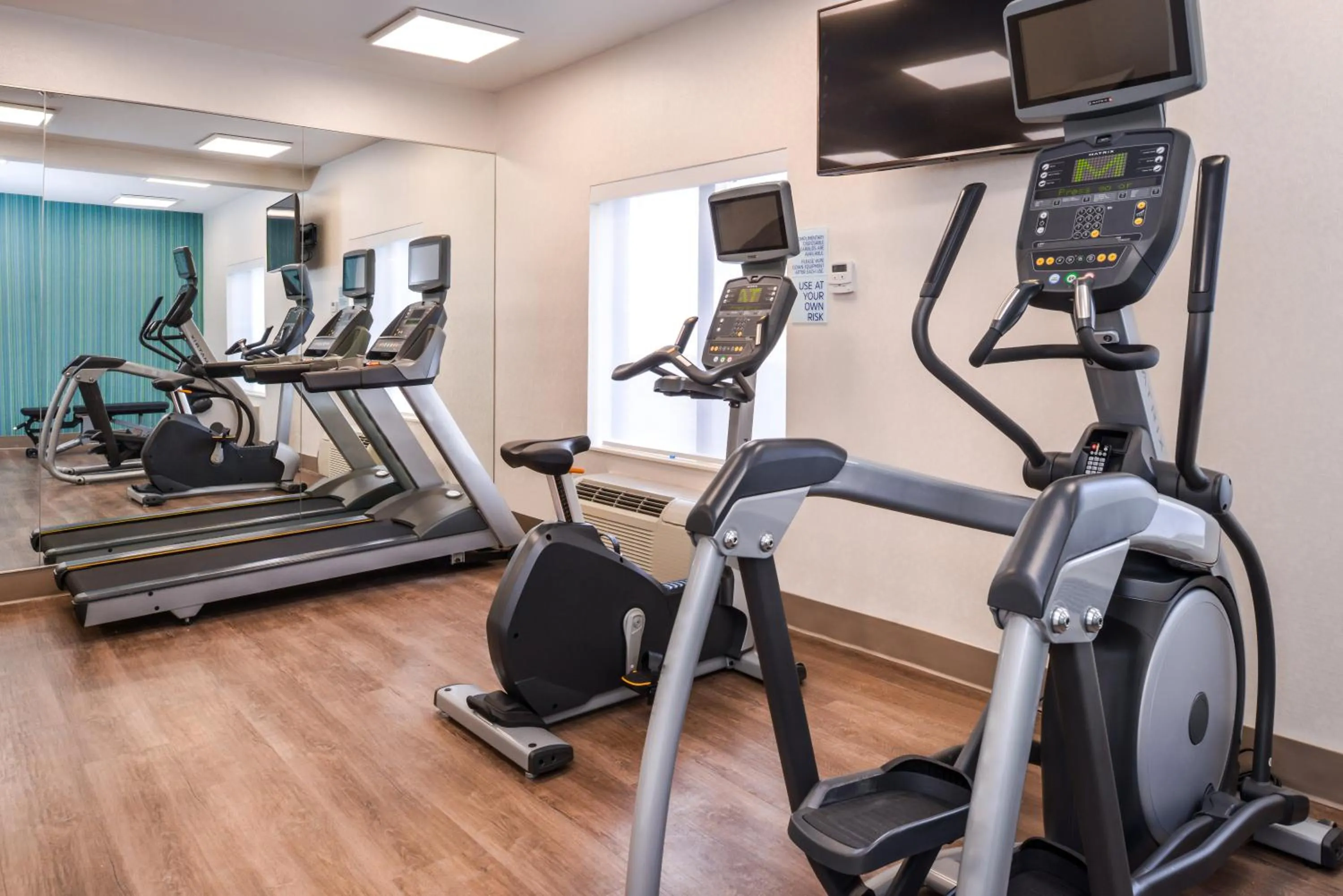 Fitness centre/facilities in Holiday Inn Express Glenwood Springs Aspen Area by IHG