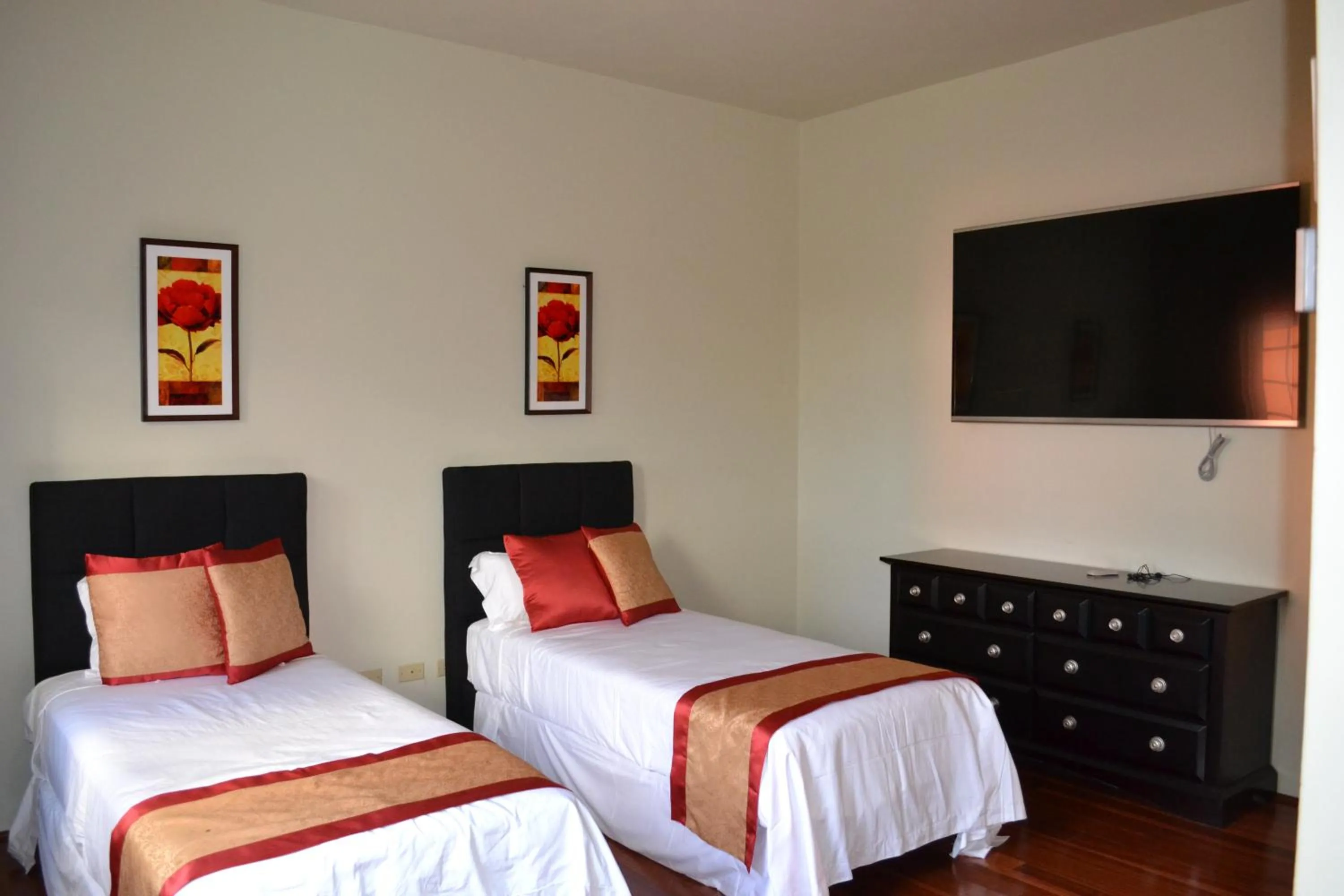 Photo of the whole room, Bed in Negril Sky Blue Resorts LTD