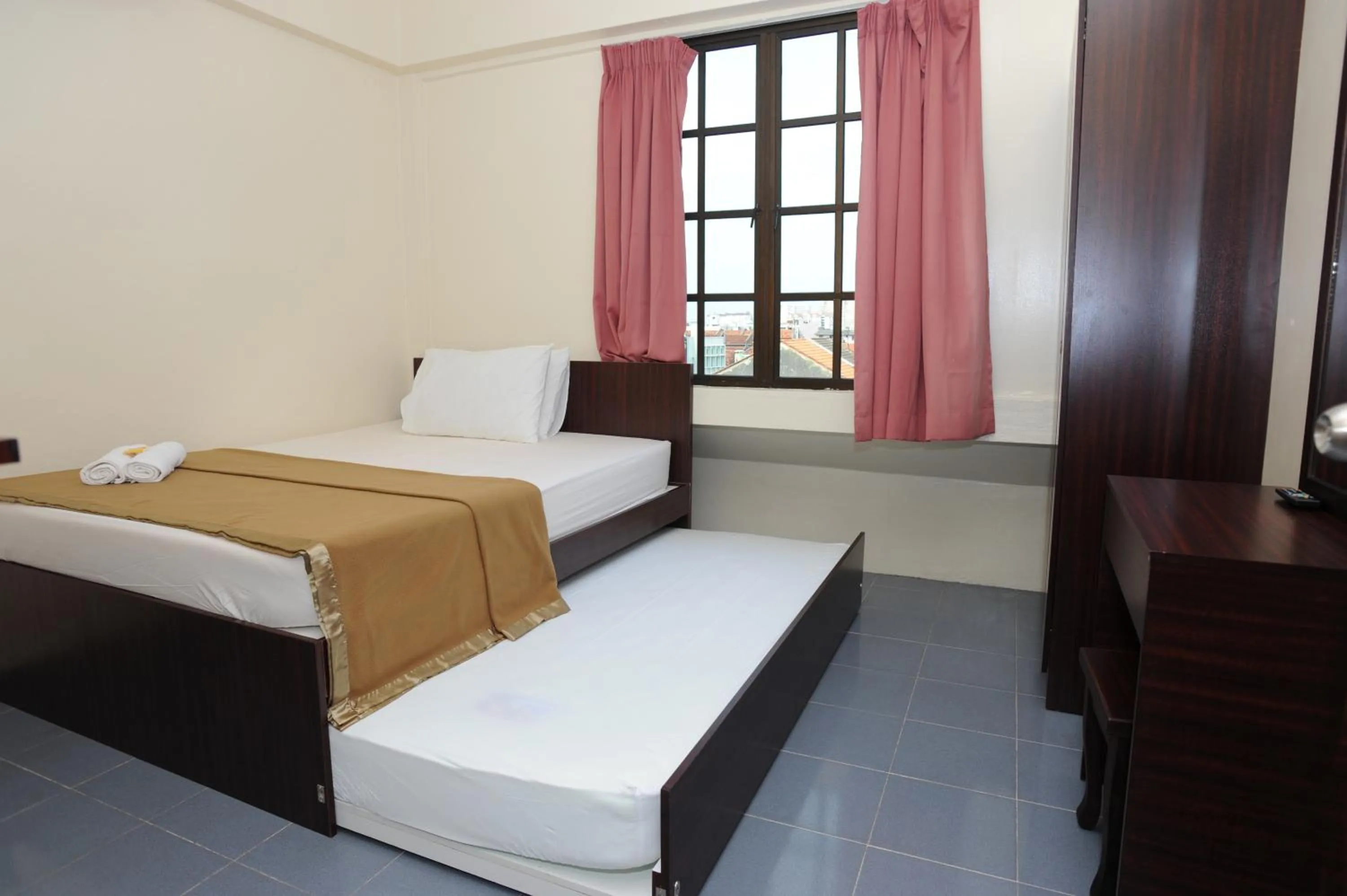 Photo of the whole room, Bed in Broadway Budget Hotel