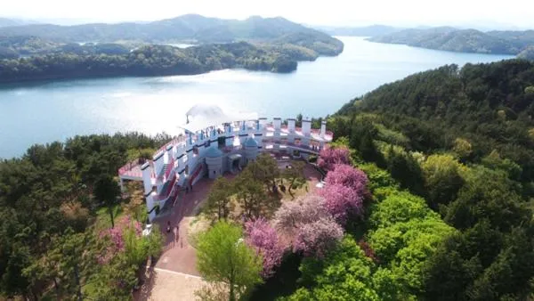 Nearby landmark in Asia Lakeside Hotel