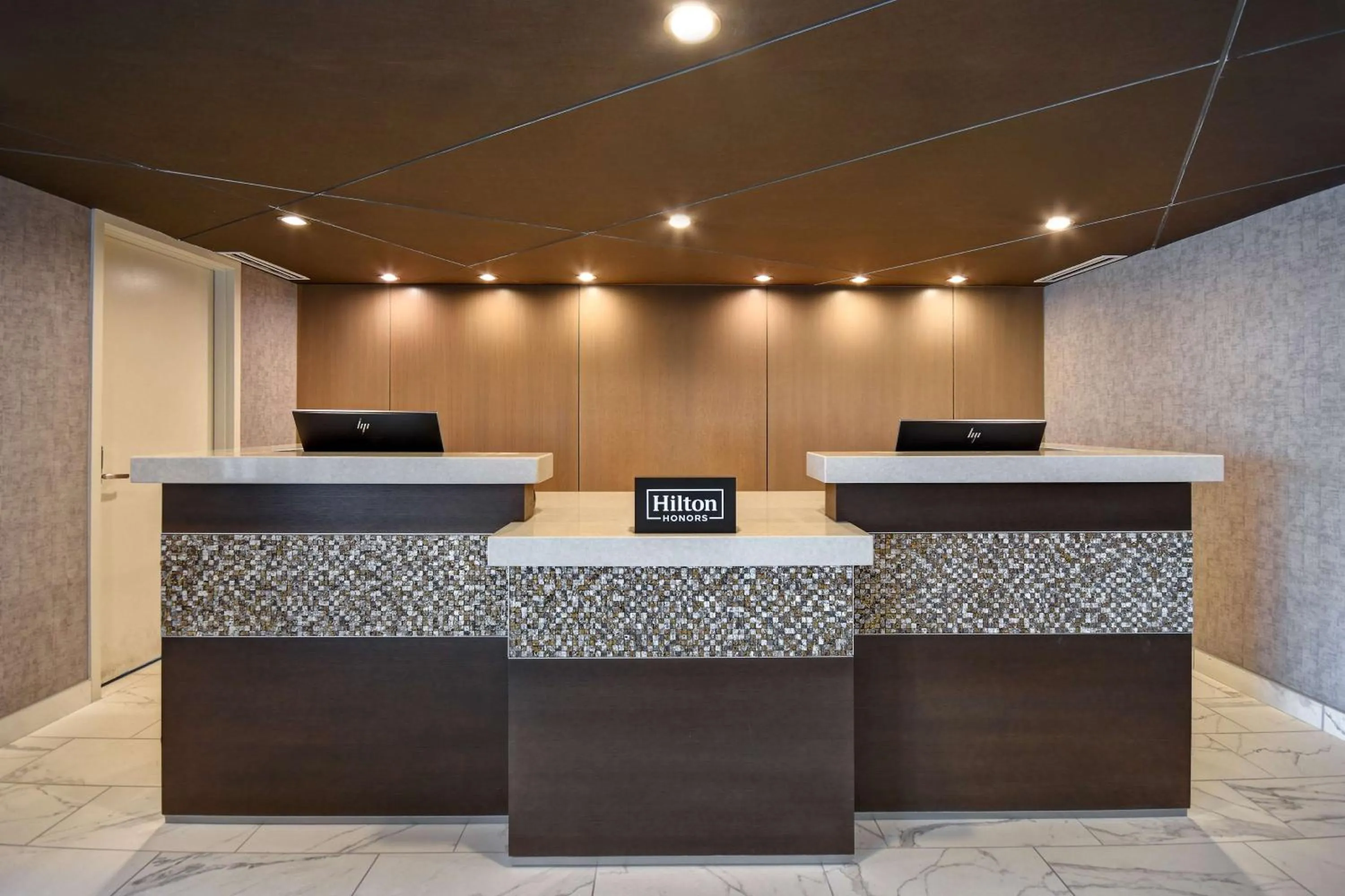 Lobby or reception in DoubleTree by Hilton St. Louis Airport, MO