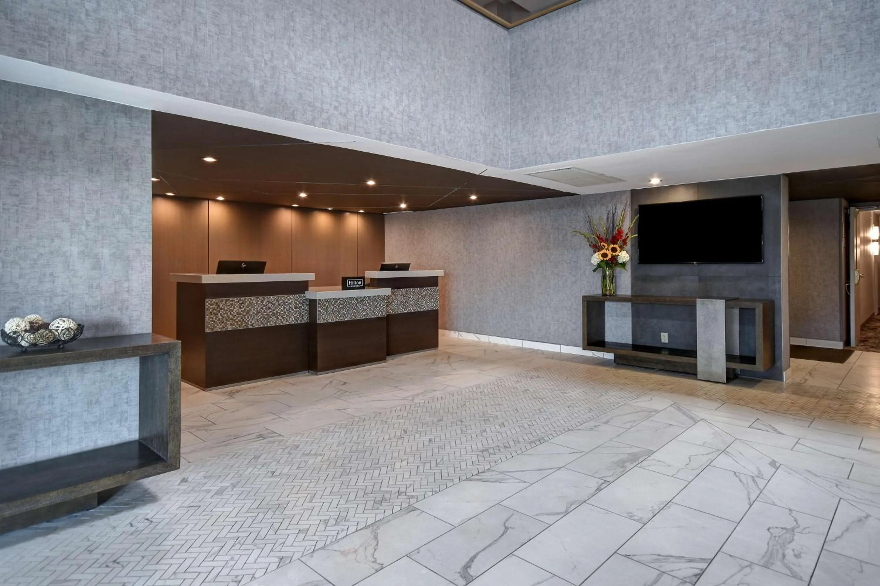 Lobby or reception in DoubleTree by Hilton St. Louis Airport, MO