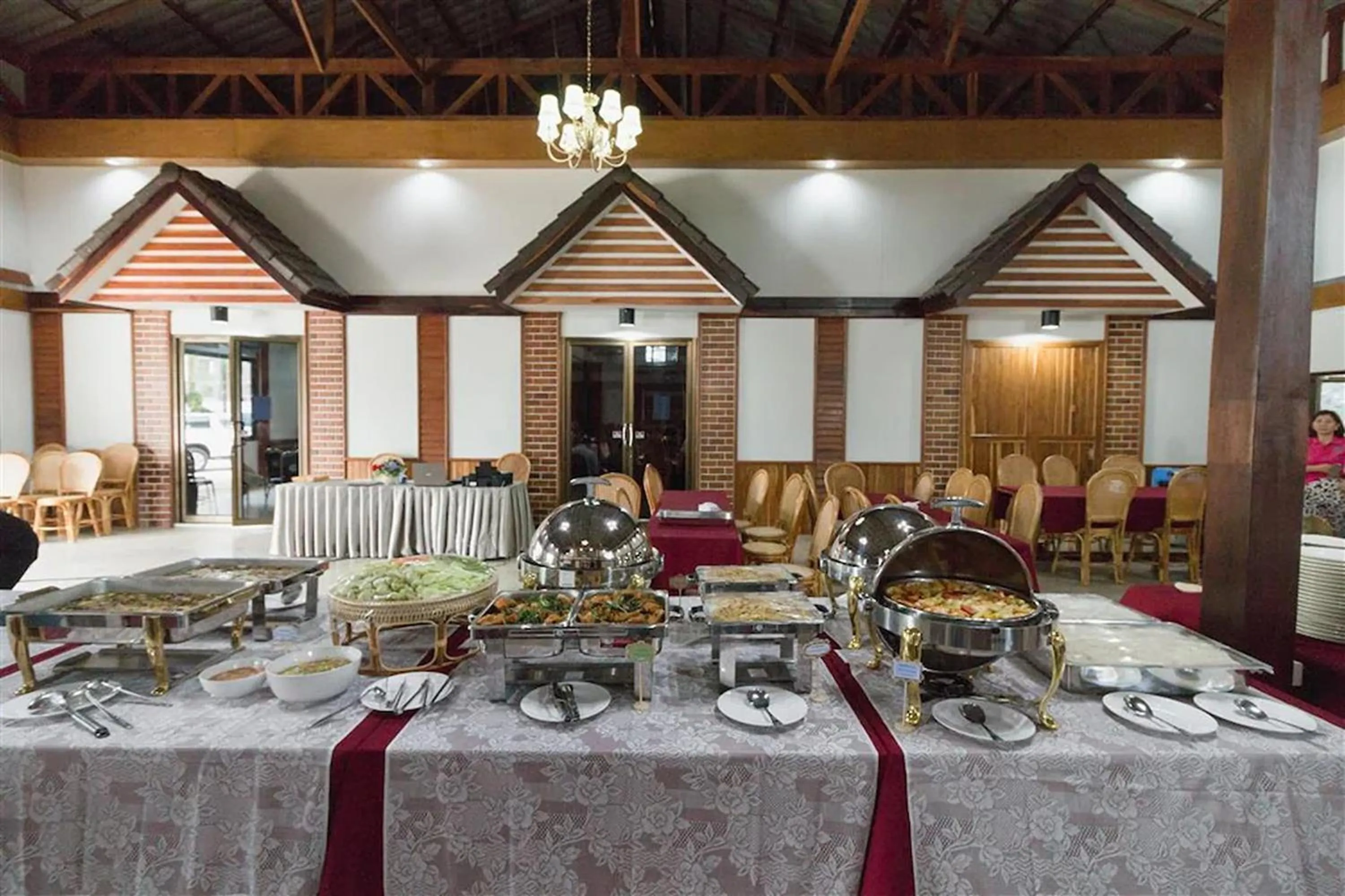 Restaurant/places to eat in Ruentara Resort & Villa