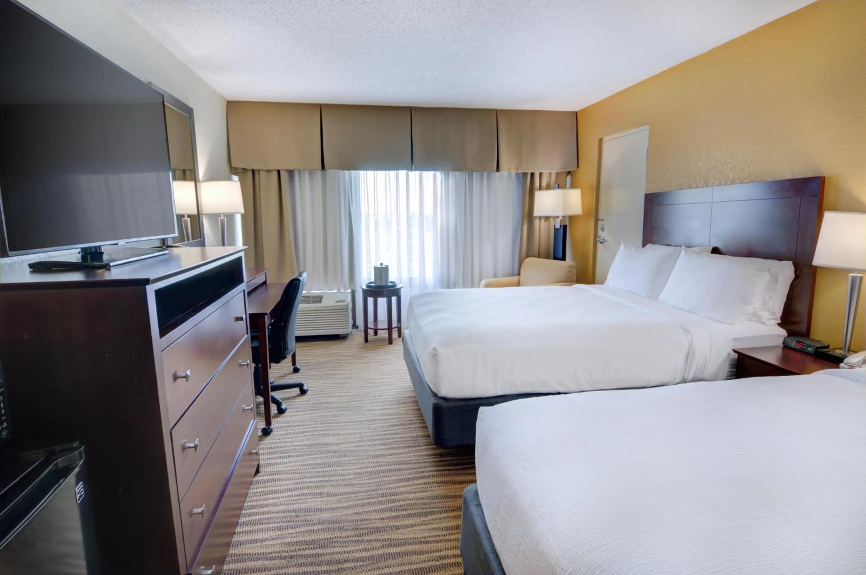 Bed in Holiday Inn St. Petersburg N - Clearwater by IHG