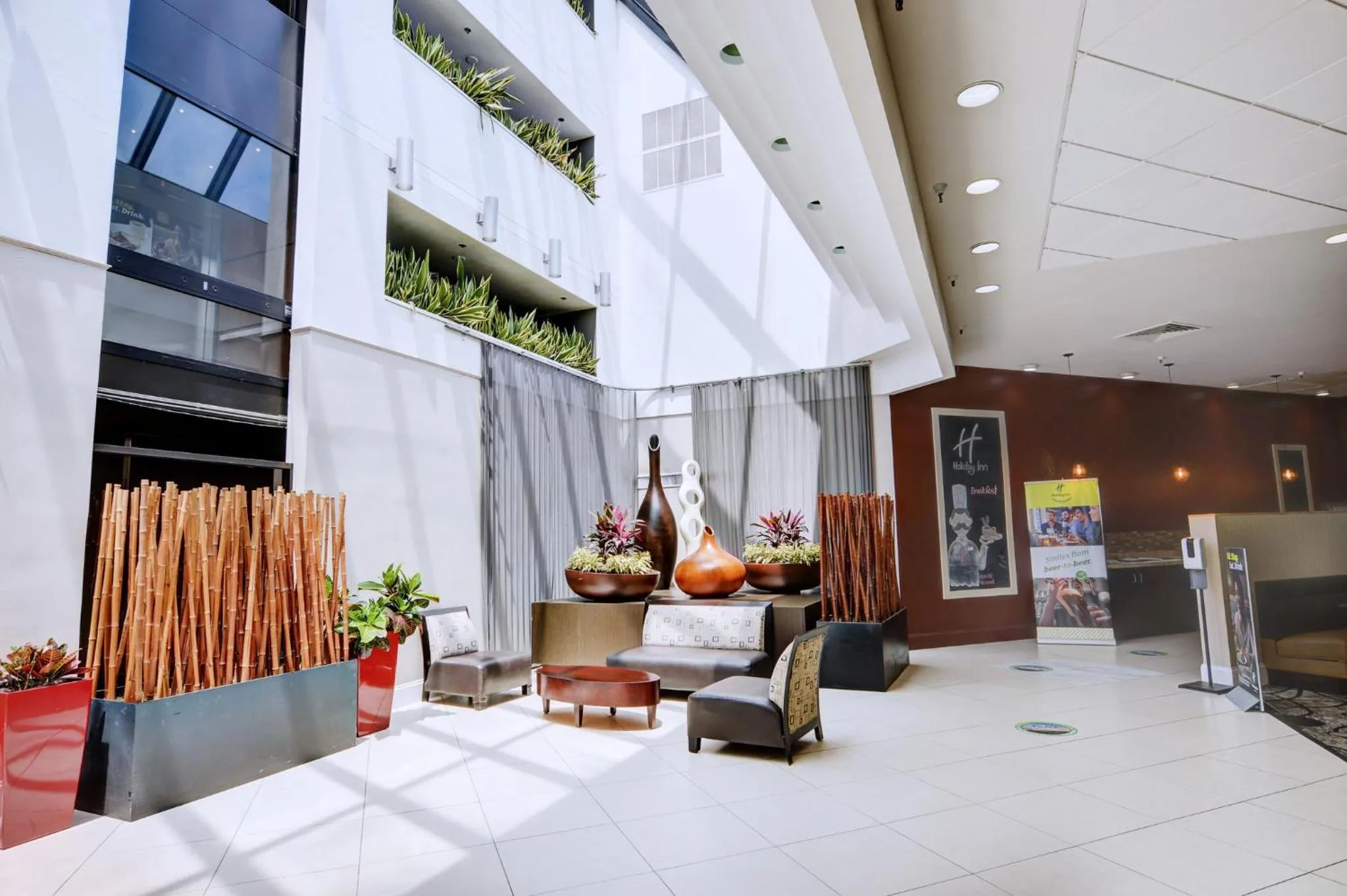 Property building in Holiday Inn St. Petersburg N - Clearwater by IHG