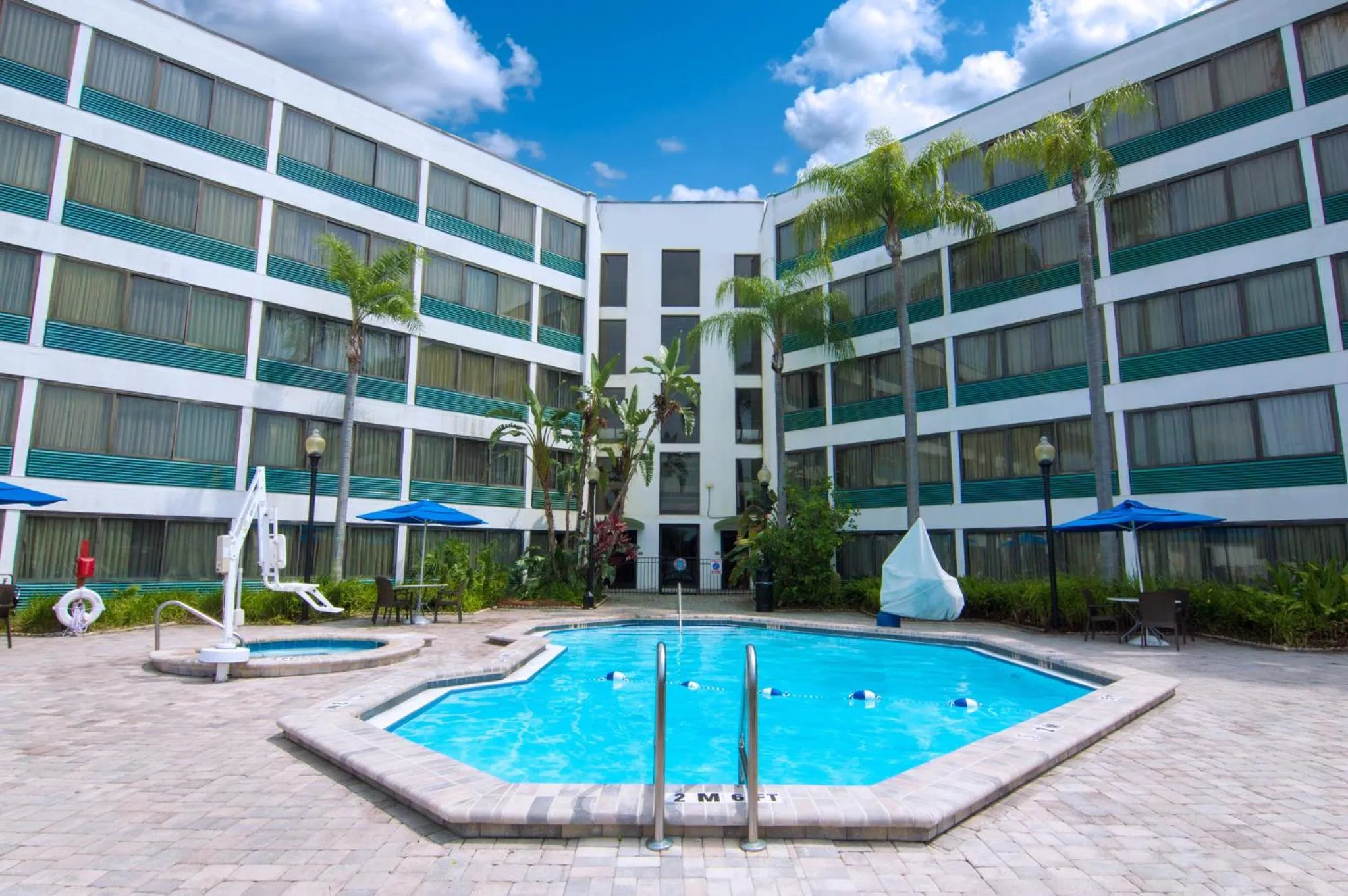 Swimming pool in Holiday Inn St. Petersburg N - Clearwater by IHG