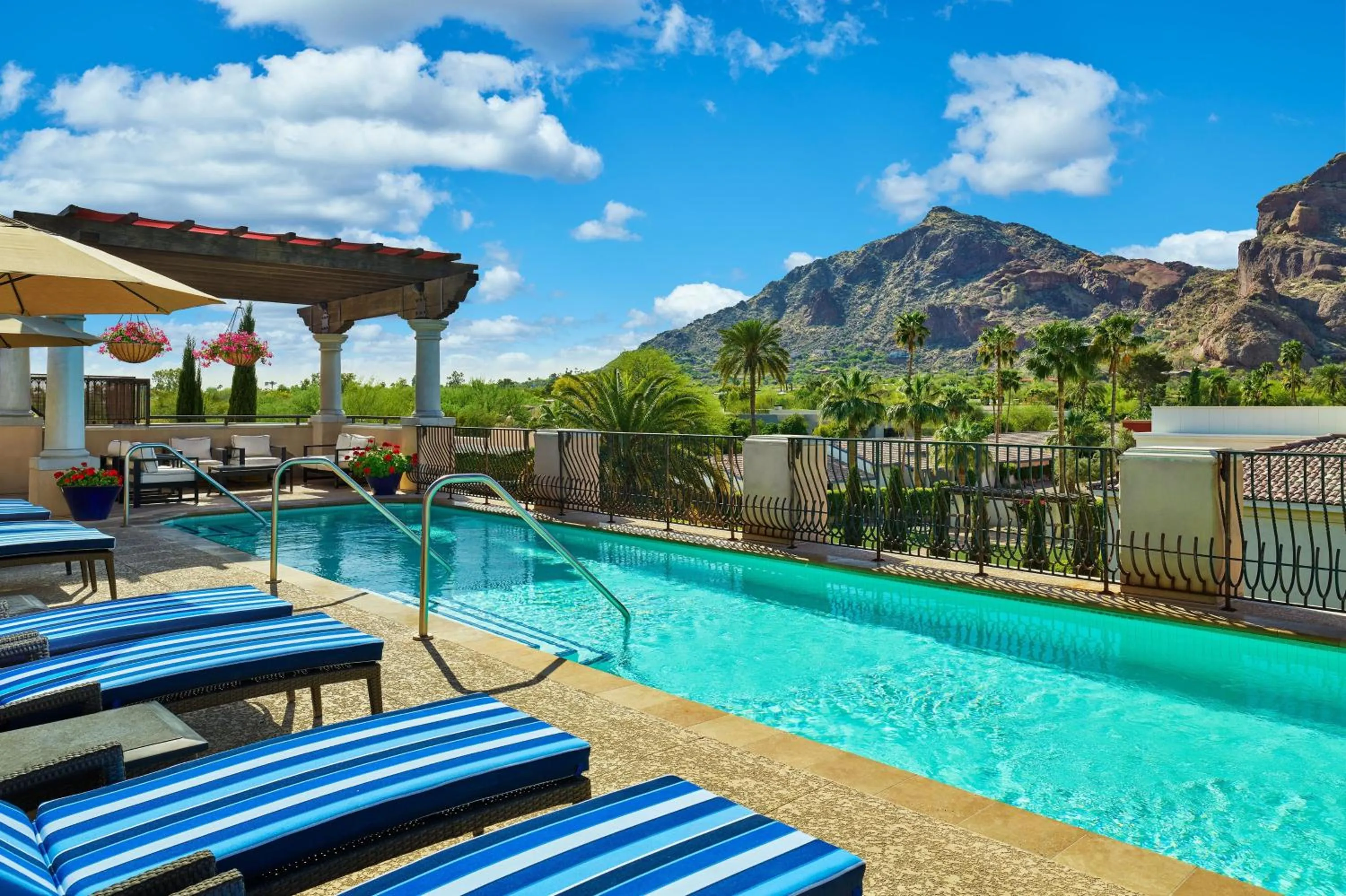Swimming pool in Omni Scottsdale Resort & Spa at Montelucia