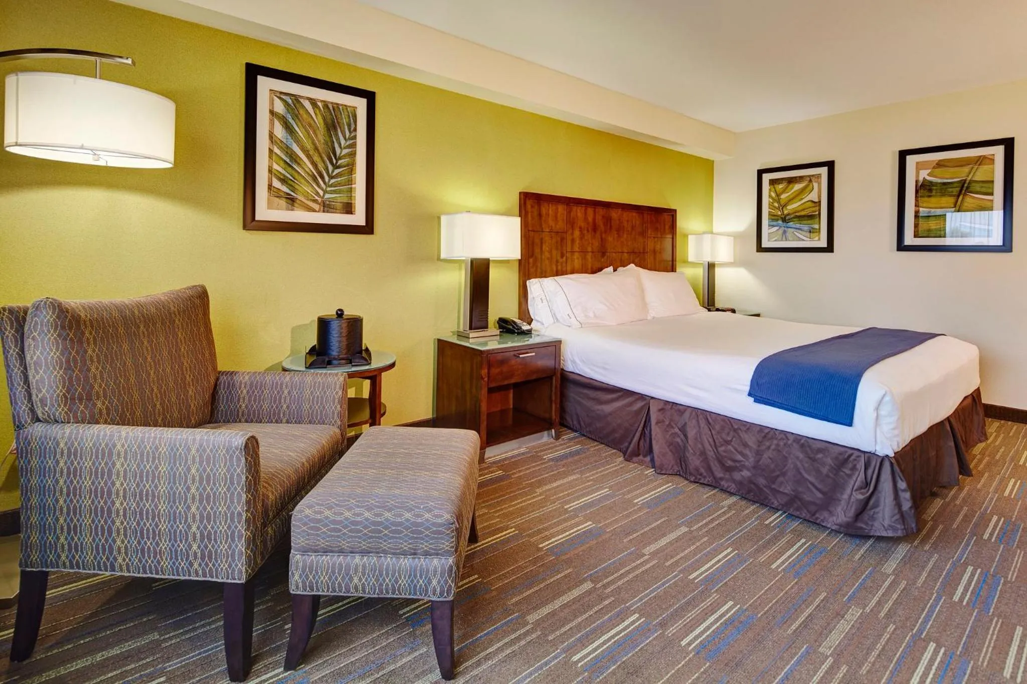 Photo of the whole room, Bed in Holiday Inn Express San Diego South - National City by IHG