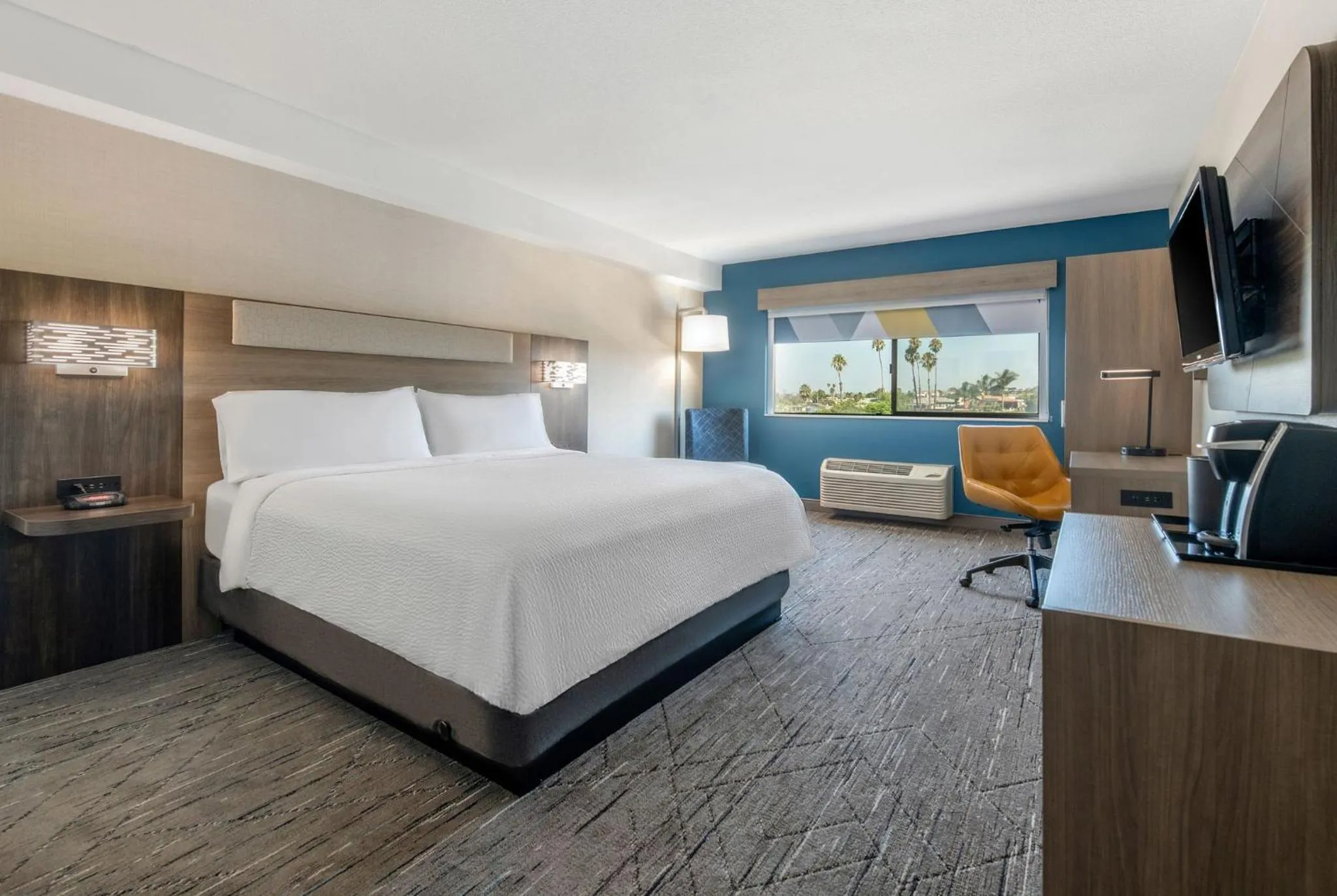Photo of the whole room, Bed in Holiday Inn Express San Diego South - National City by IHG