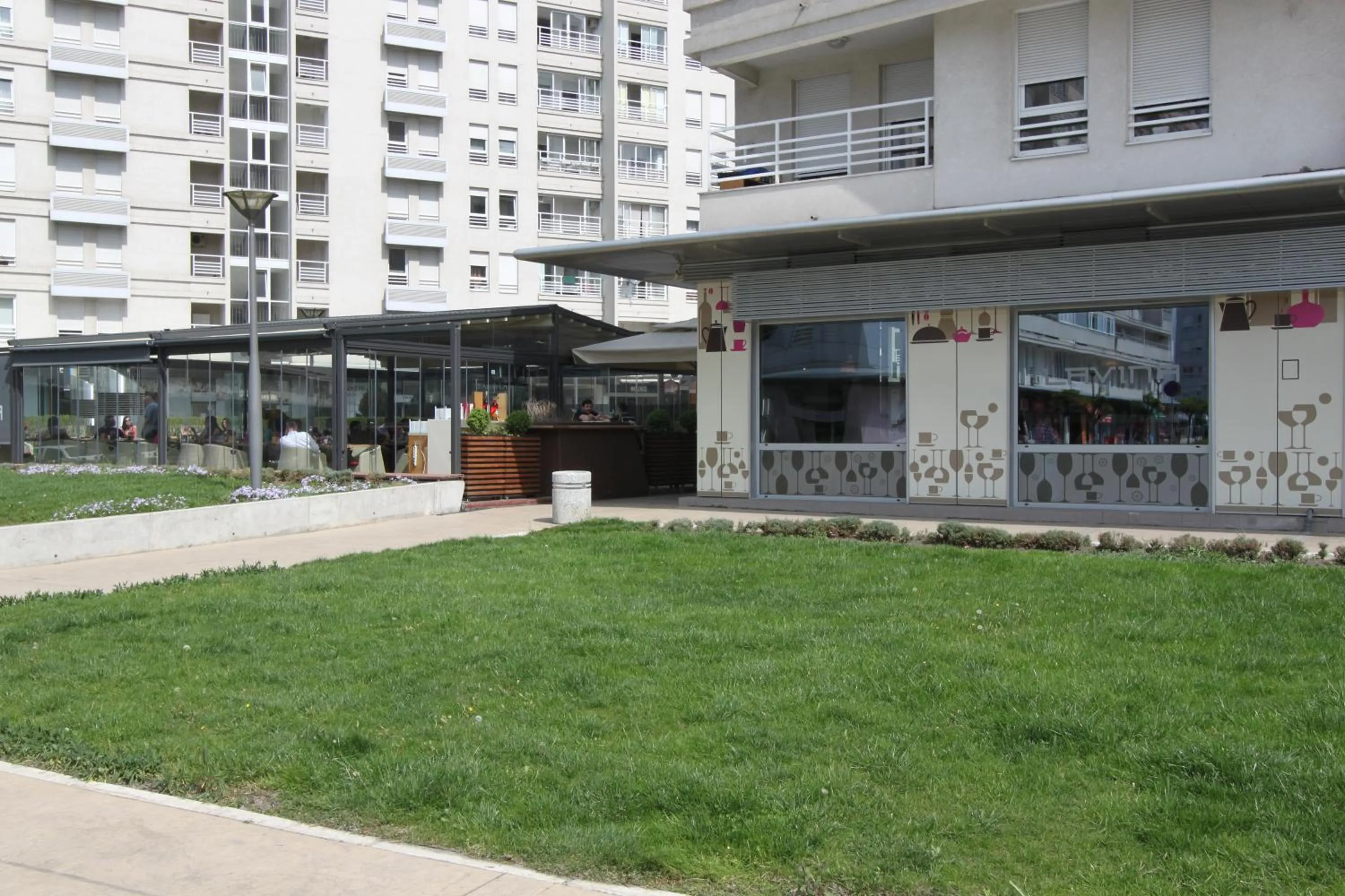 Lunch in New Belgrade Apartments Magnetic, parking 5 evra dan