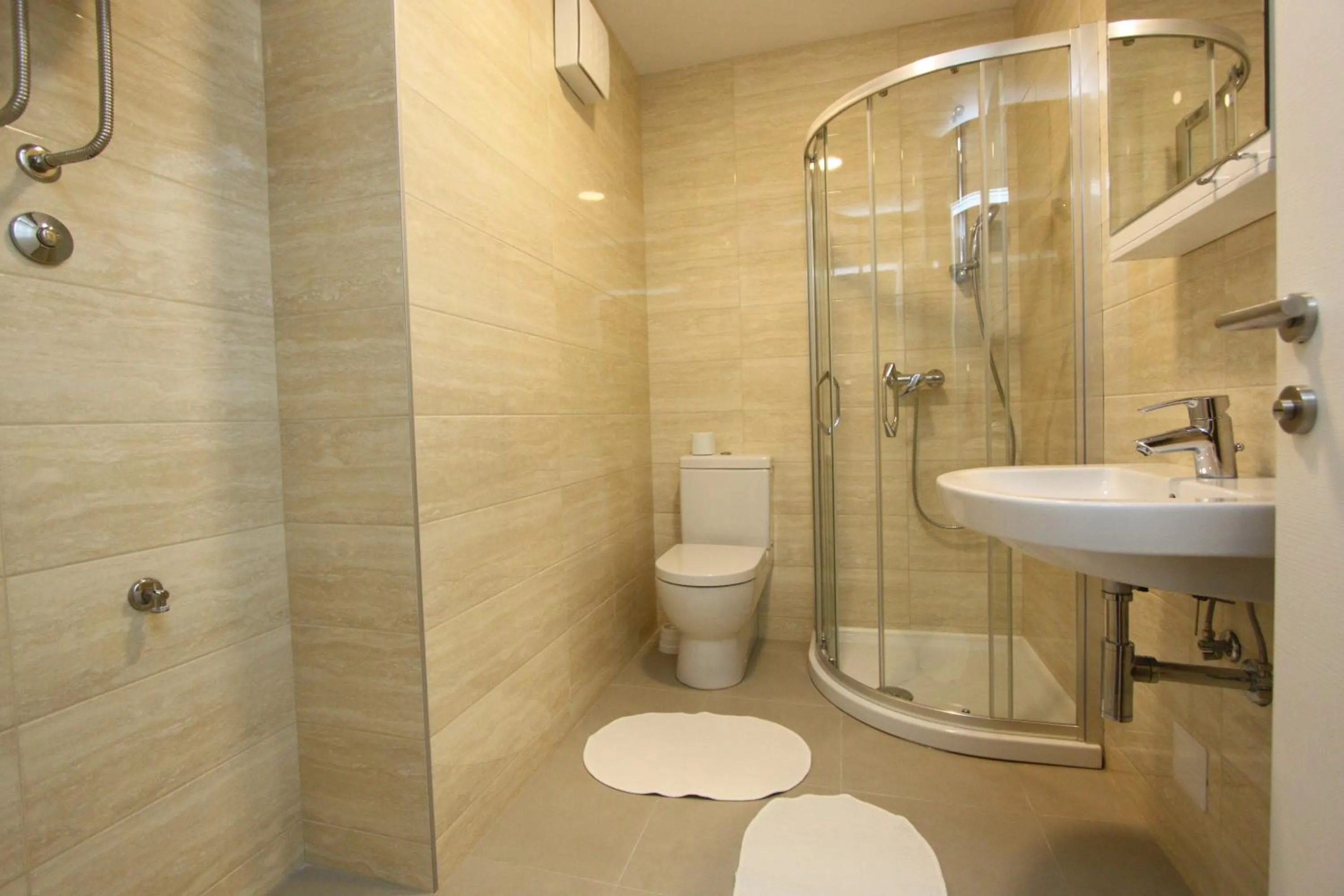 Bathroom in New Belgrade Apartments Magnetic, parking 5 evra dan