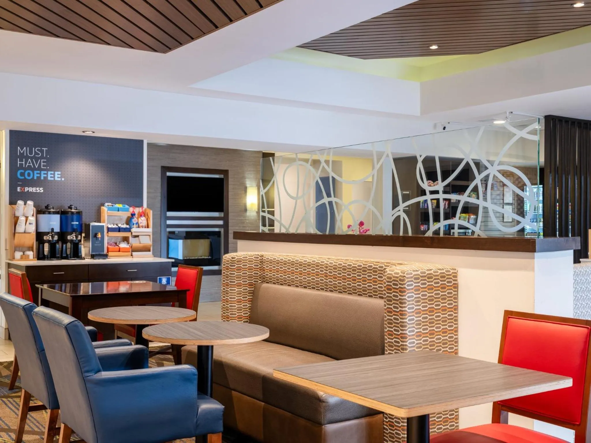 Breakfast in Holiday Inn Express & Suites Chicago-Libertyville by IHG