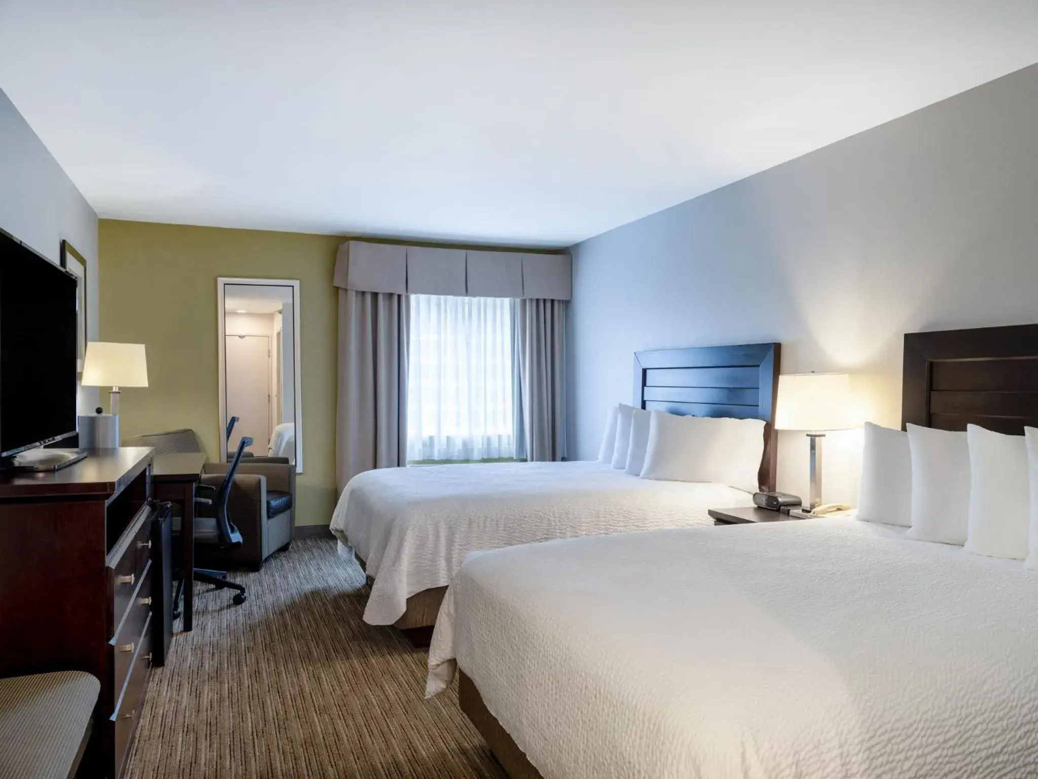 Queen Suite with Two Queen Beds and Mobility Accessible Roll-In Shower in Holiday Inn Express & Suites Chicago-Libertyville by IHG Queen Suite with Two Queen Beds and Mobility Accessible Roll-In Shower in Holiday Inn Express & Suites Chicago-Libertyville by IHG