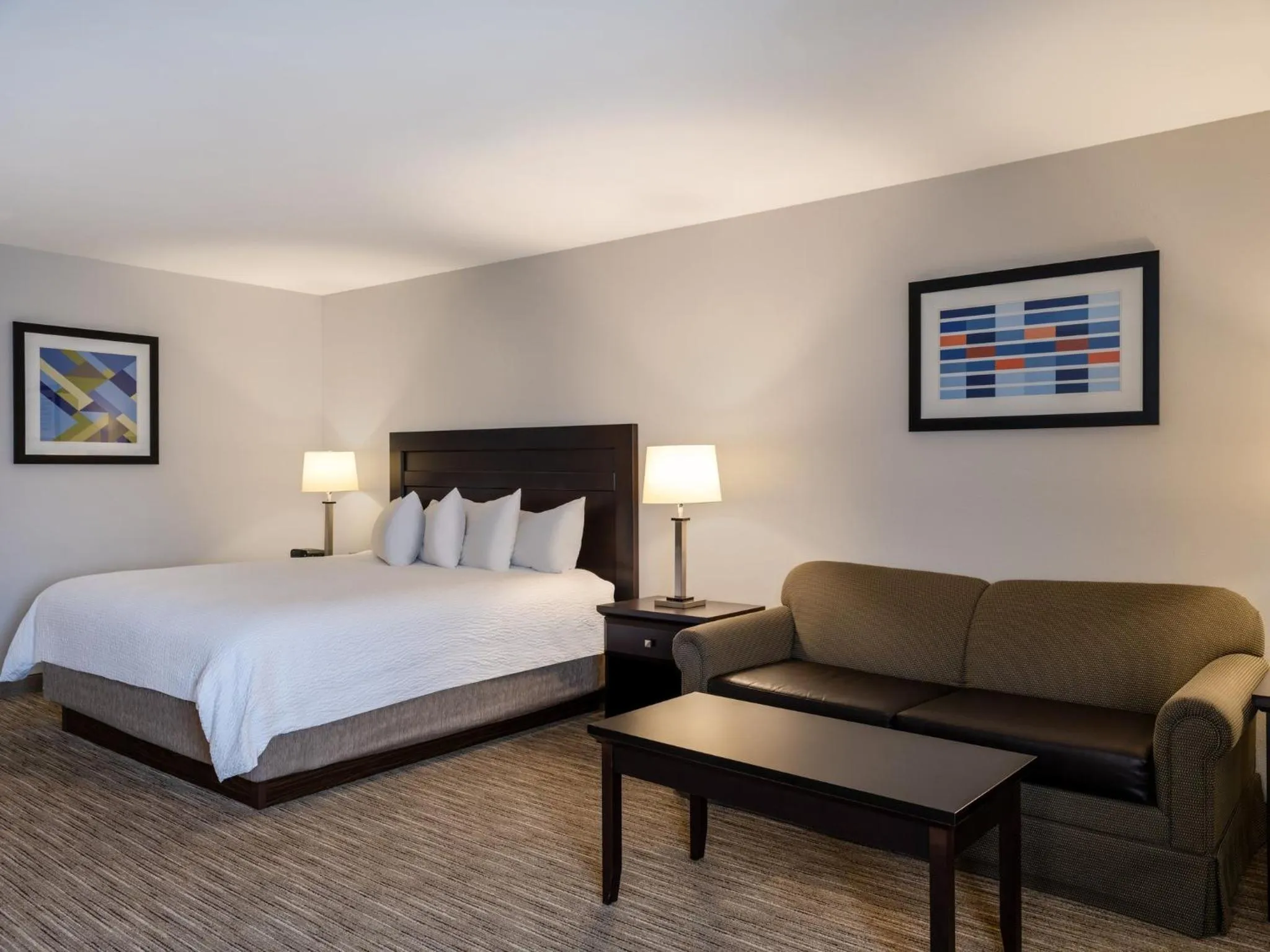 Bedroom, Bed in Holiday Inn Express & Suites Chicago-Libertyville by IHG