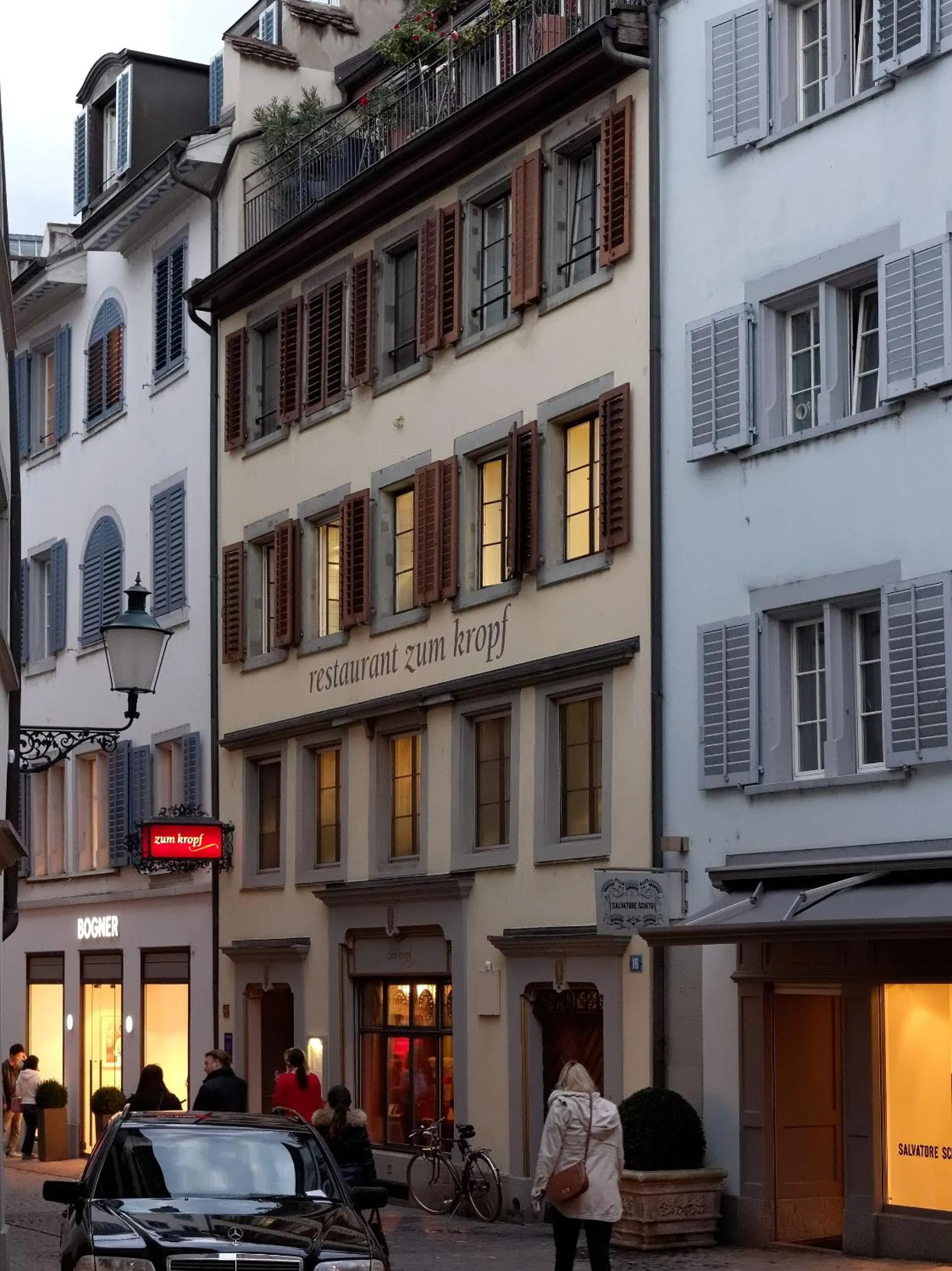 Facade/entrance in Paradeplatz Apartment by Airhome